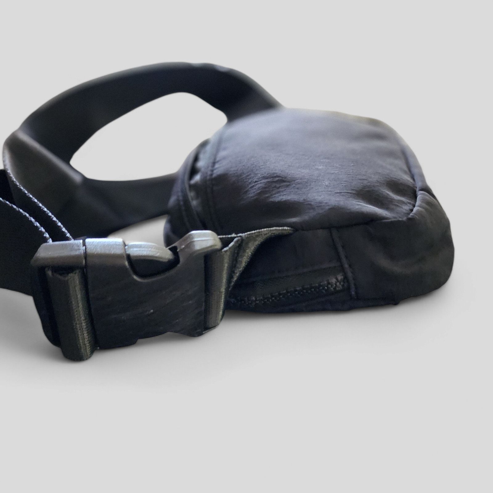 Lululemon Lululemon Everywhere Belt Bag Black Velour Belt Bag Onesize Size ONE SIZE - 6 Thumbnail