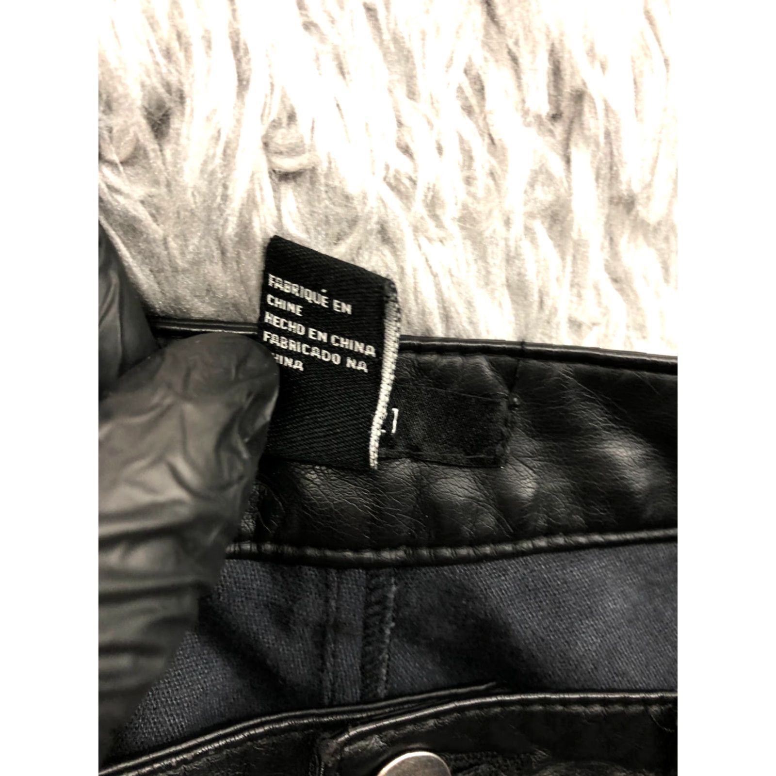 Forever 21 FOREVER 21 Boyfriend Shorts Womens M Black Polyurethane Denim 5-Pocket Mid Rise Casual Vintage No Size 32" / US 10 / IT 46 - 6 Thumbnail