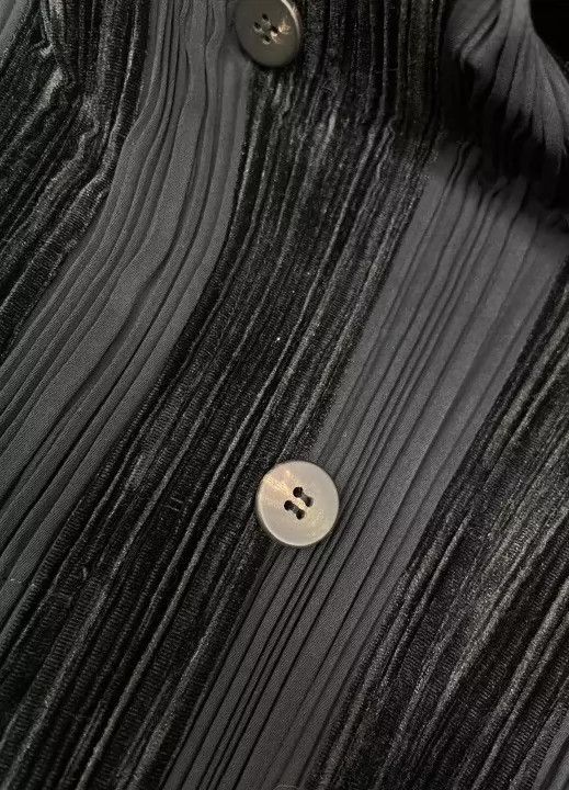 Issey Miyake issey miyake Black velvet double-breasted pleated coat Size US L / EU 52-54 / 3 - 7 Thumbnail