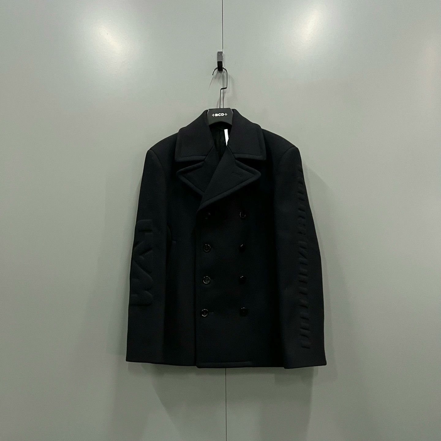 Louis Vuitton Louis Vuitton Embossed Logo Double-Breasted Coat Size US S / EU 44-46 / 1 - 1 Thumbnail