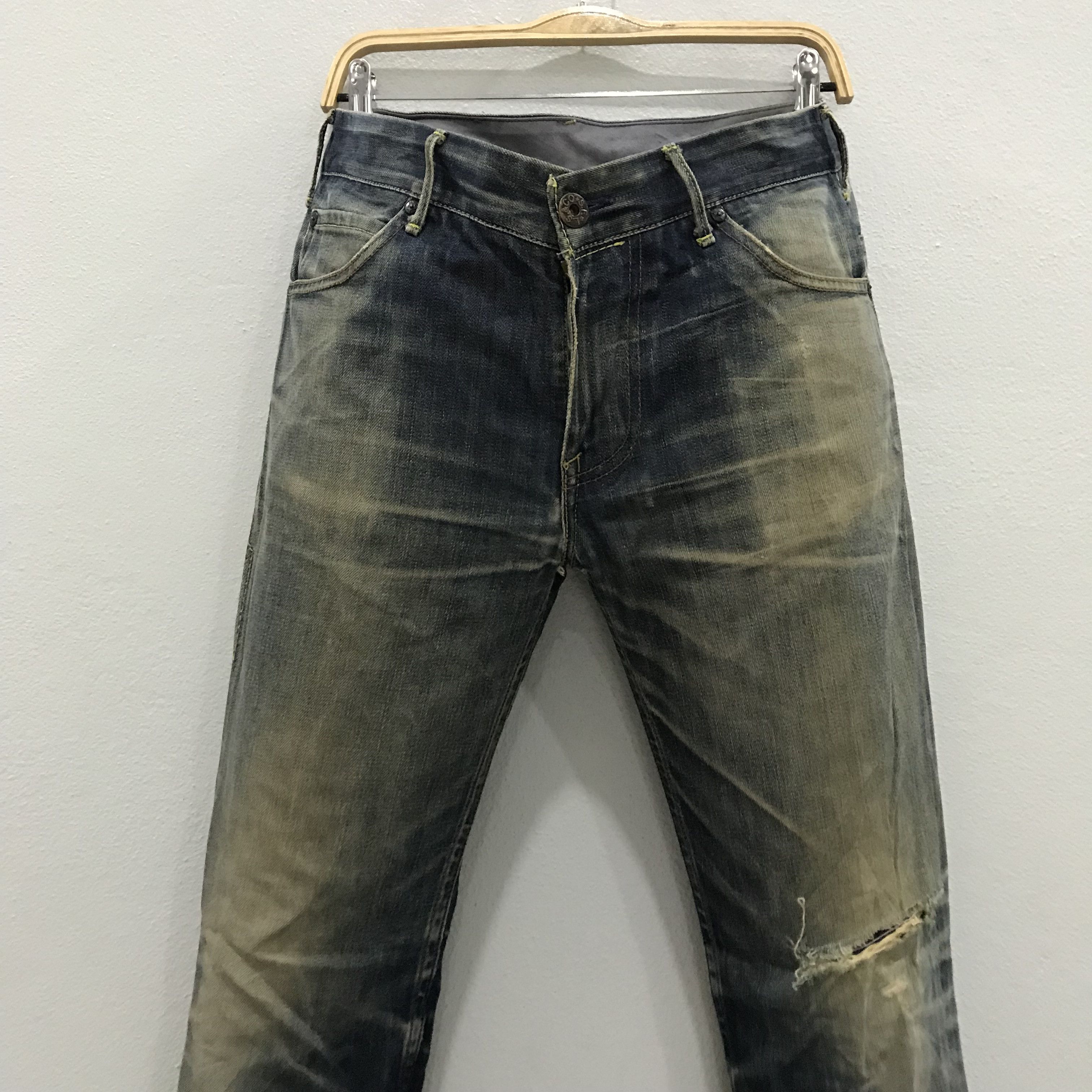 Levi's Vintage Levi’s Distressed Faded Indigo Rugged Stone Washed Size US 33 - 3 Thumbnail