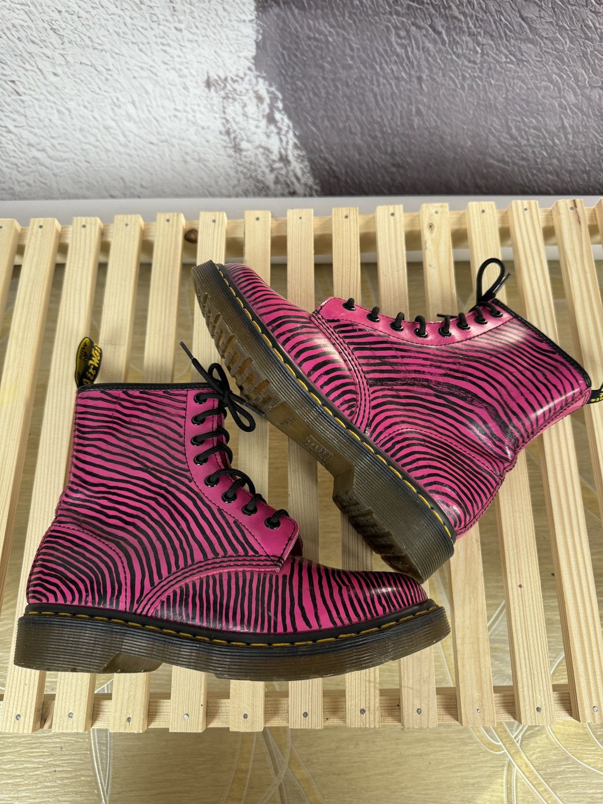 Dr. Martens dr martens 1460 w aw501 hot pink patent leather boots Size US 7 / IT 37 - 7 Thumbnail