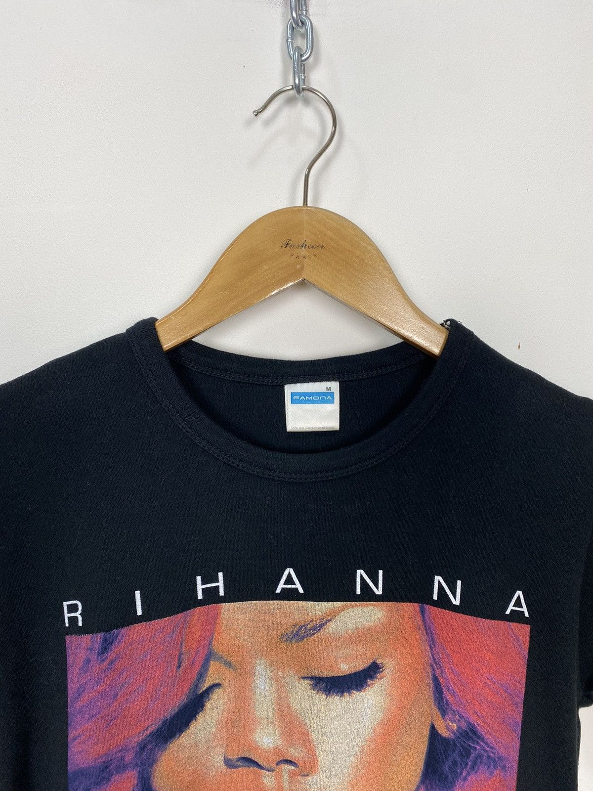 Band Tees Vintage Famona 2011 Rihanna Loud Tour T Shirt Size M Black Size M / US 6-8 / IT 42-44 - 2 Thumbnail