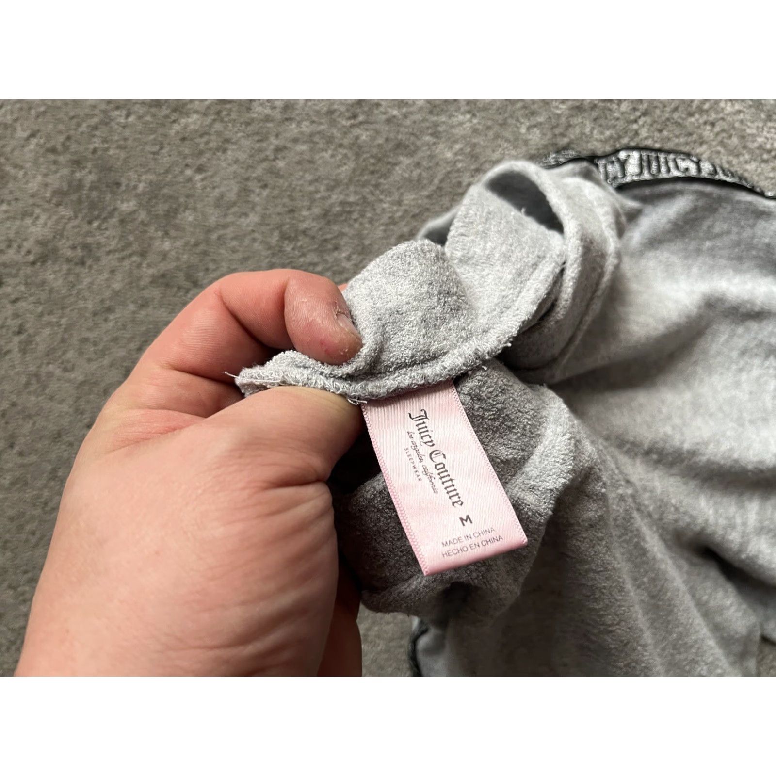 Juicy Couture Juicy Couture Sweatpants Women’s Velour in Gray M, Regular, Elastic Waist, Pockets, 90s Athleisure Logo, Gym & Training, Jogging & Walking Pants Size 32" / US 10 / IT 46 - 5 Thumbnail