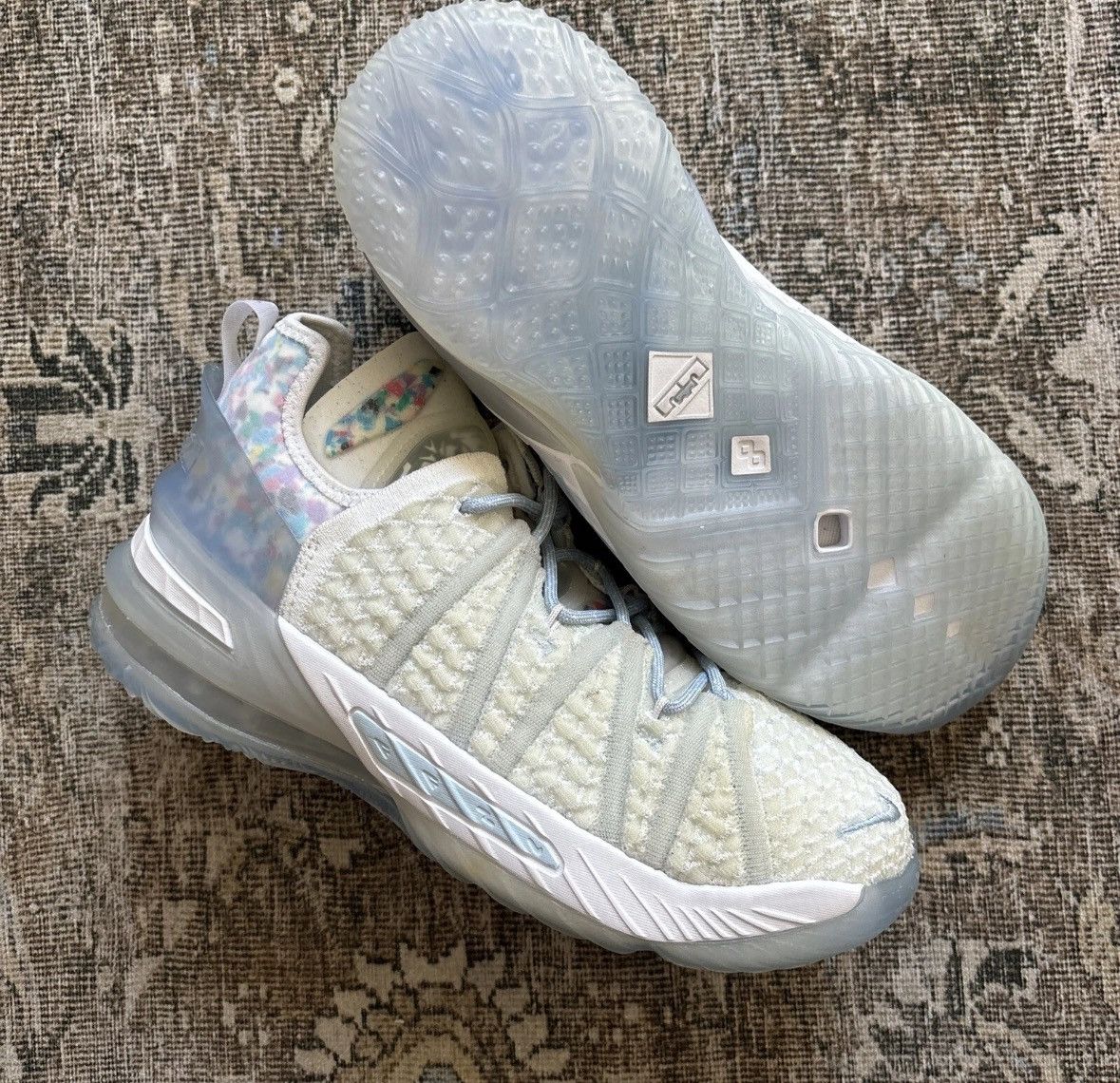 Nike Size 6.5-BRAND NEW Nike Lebron XIII 18 NRG BLUE tint Size US 6.5 / EU 39-40 - 3 Thumbnail
