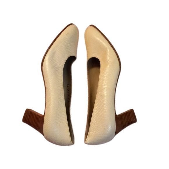 Salvatore Ferragamo Ferragamo Size 9 AA Beige Leather Pumps Wooden Heels Womens Size US 9 / IT 39 - 4 Thumbnail