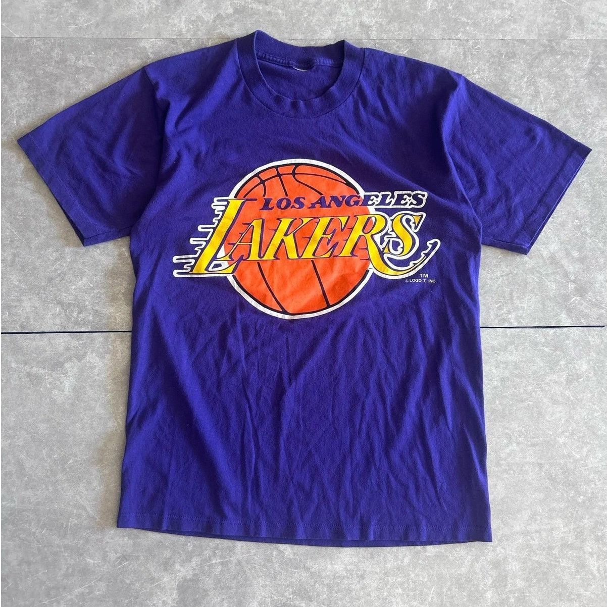 Vintage 90s Vintage Los Angeles Lakers Purple T Shirt Size M Size US M / EU 48-50 / 2 - 1 Thumbnail