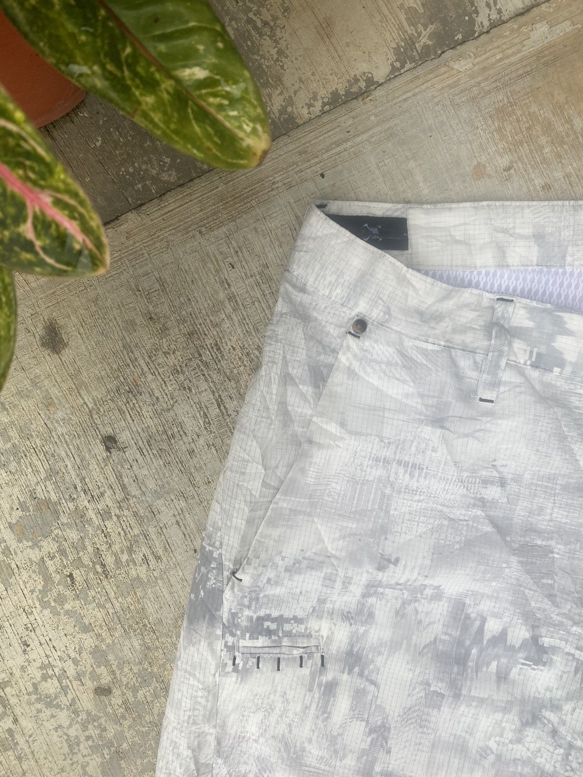 Oakley Oakley Printed Shorts Size US 33 - 5 Thumbnail