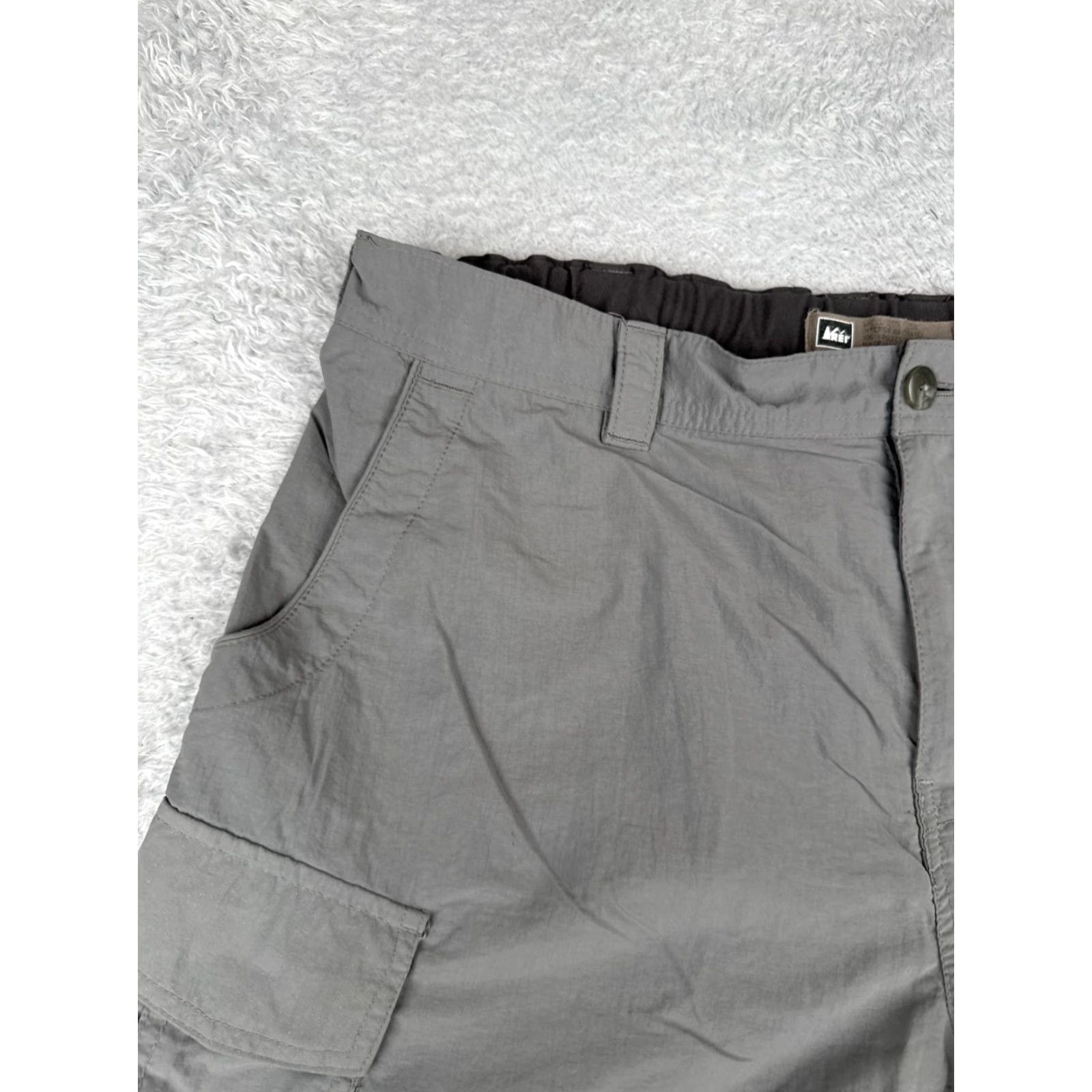 Vintage REI Men Cargo Shorts XL Gray 100% Nylon Lightweight Pockets Quick Dry Belted 40x9 Casual Travel Summer Fall Spring Vintage: No Size US 36 / EU 52 - 4 Thumbnail