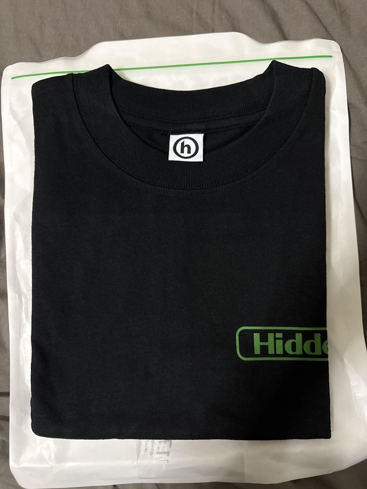 HIDDEN NY GAMEBOY TEE SIZE LARGE IN BLACK