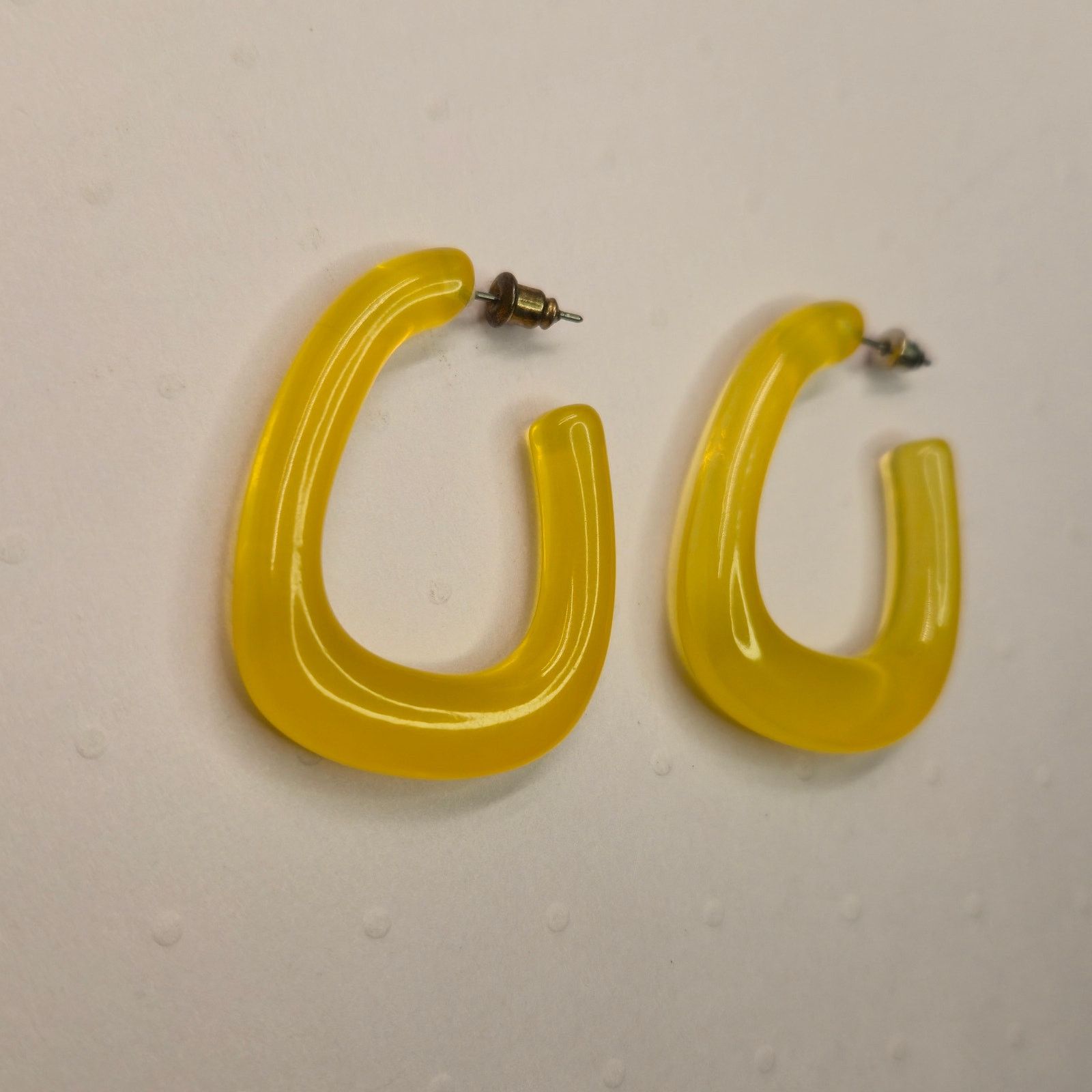 Vintage Vintage Mod Acrylic U-Shape Mini Hoop Earrings Geometric Size ONE SIZE - 2 Thumbnail