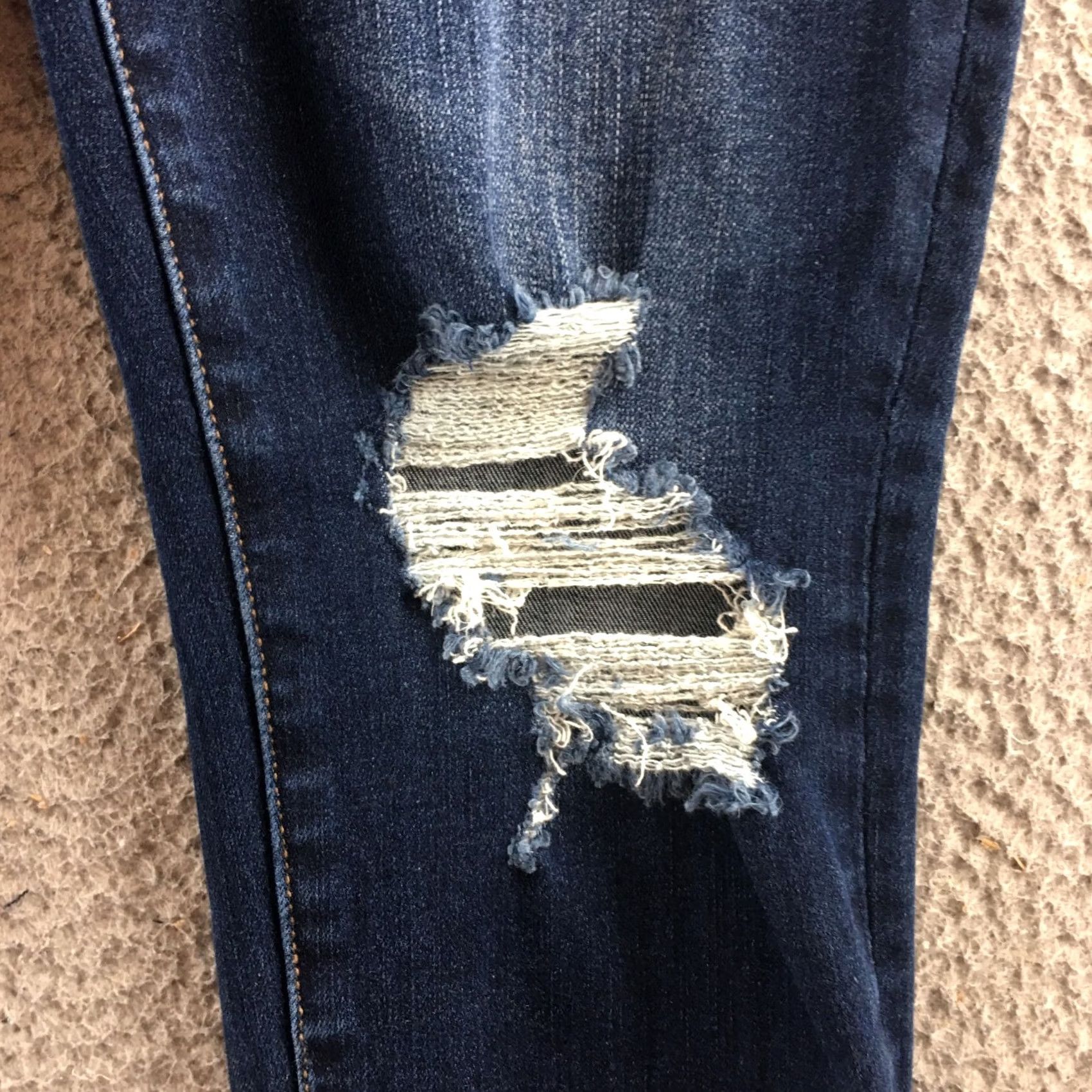 American Eagle Outfitters American Eagle Outfitters Jeans Womens 8 Blue Distressed Skinny Mid Rise Denim Zip Fly Jeans Mens Womens Girls Boys? Size 30" / US 8 / IT 44 - 7 Thumbnail