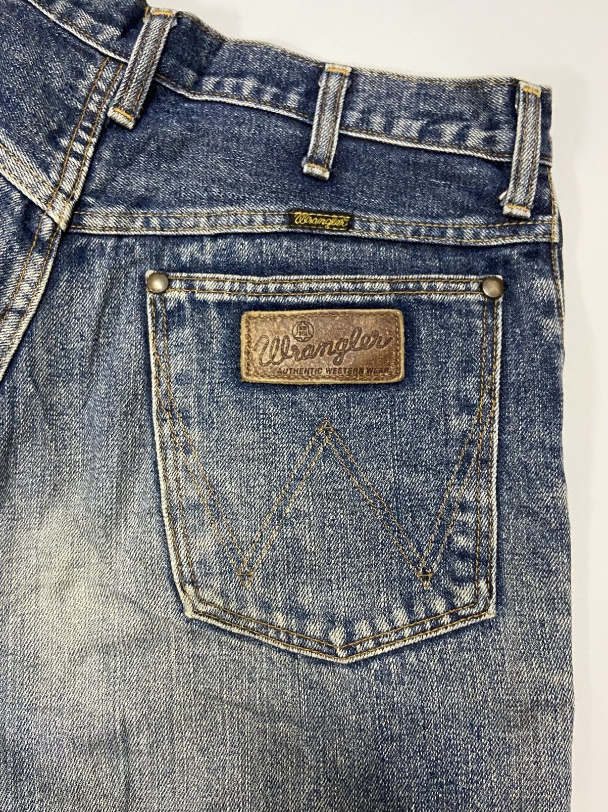 Wrangler VINTAGE WRANGLER BLUE BELLS DISTRESSED JEANS Size US 31 - 6 Thumbnail