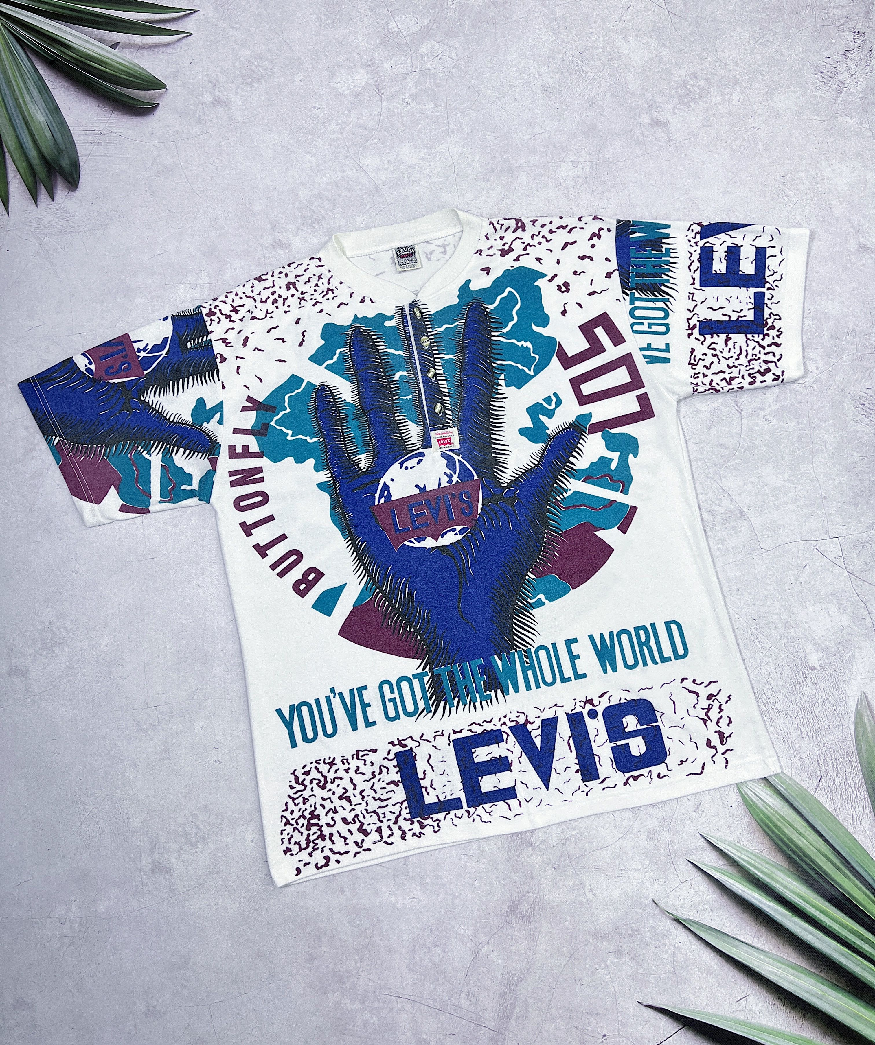 Levi's × Vintage Vintage Levi's T-Shirt You've Got The Whole World 501 Series Size US L / EU 52-54 / 3 - 1 Thumbnail