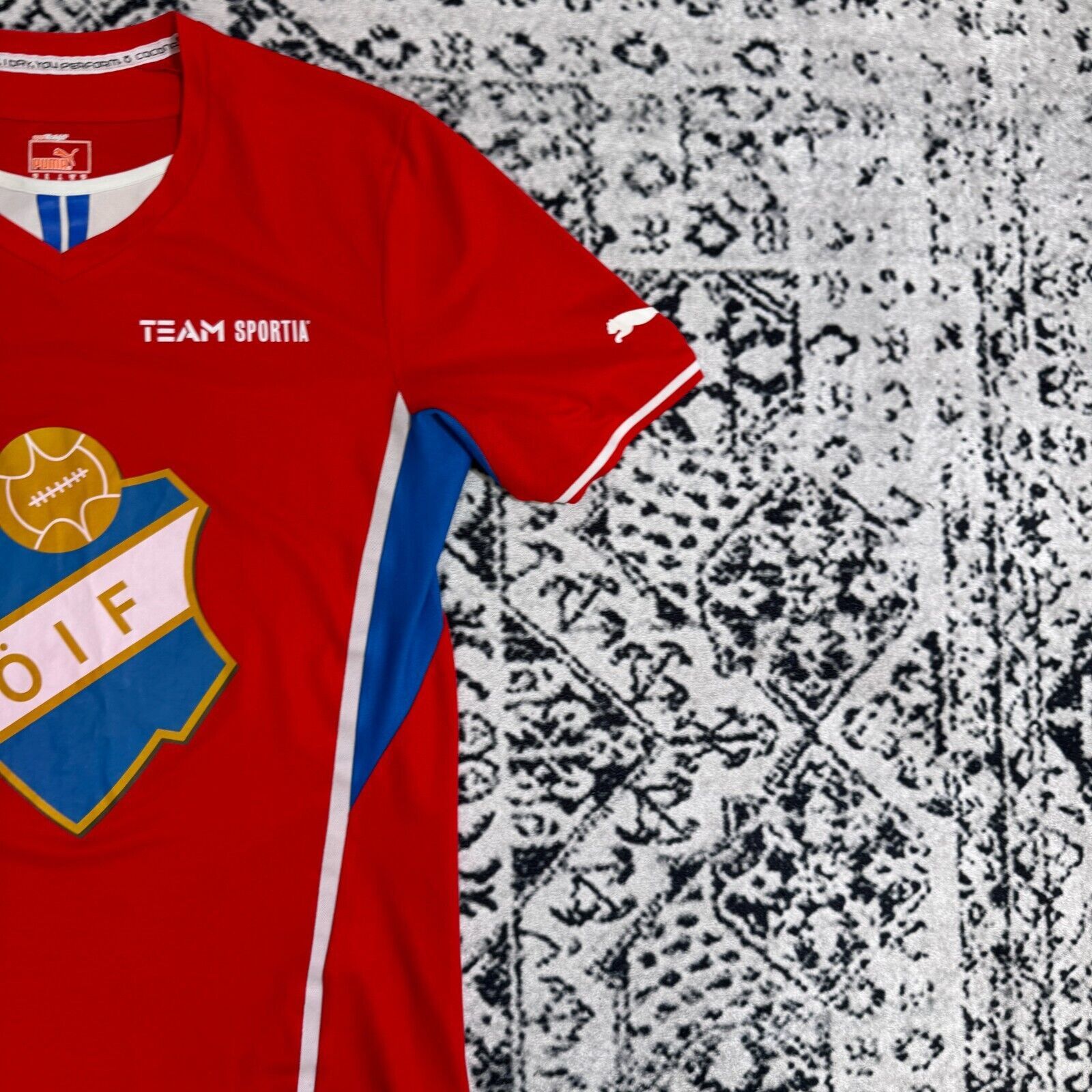 Puma × Vintage Puma Unisex Red Polyester Jersey T-Shirt Size M Regular Fit Size US M / EU 48-50 / 2 - 4 Thumbnail