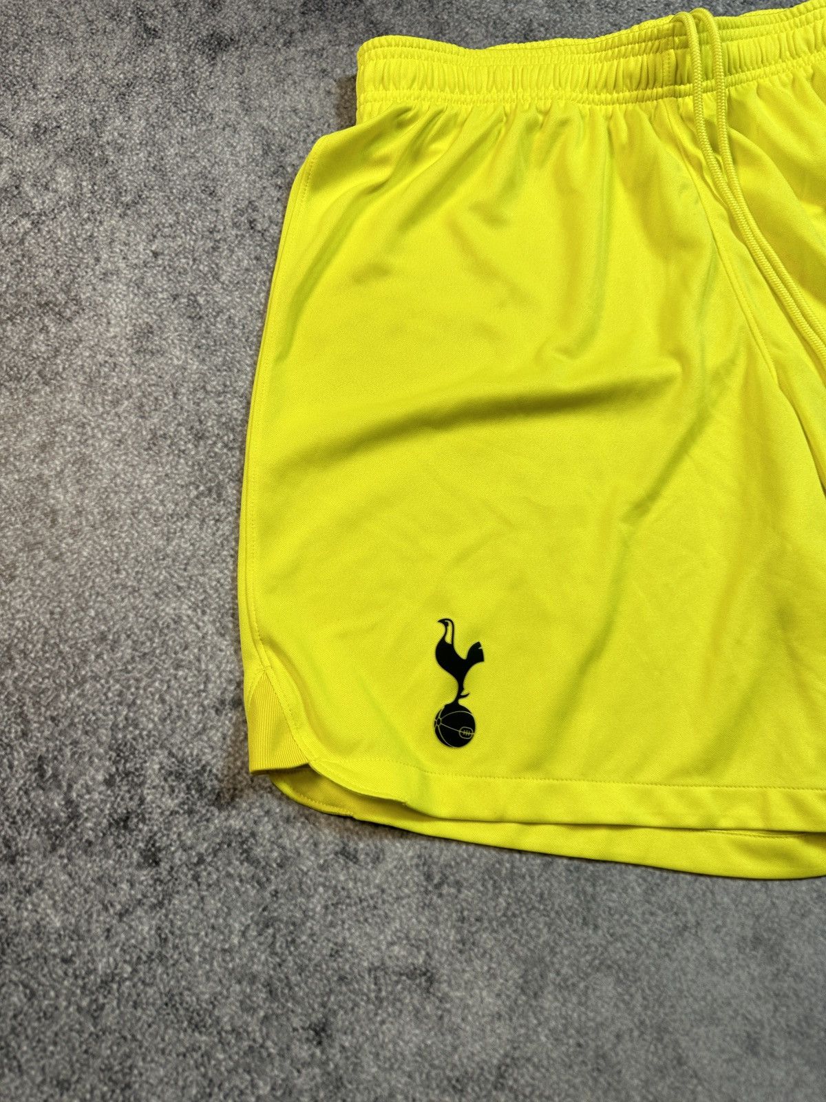 Nike Nike Tottenham Spurs 20 Soccer Shorts Streetwear Rare XL VTg Size US 36 / EU 52 - 2 Thumbnail