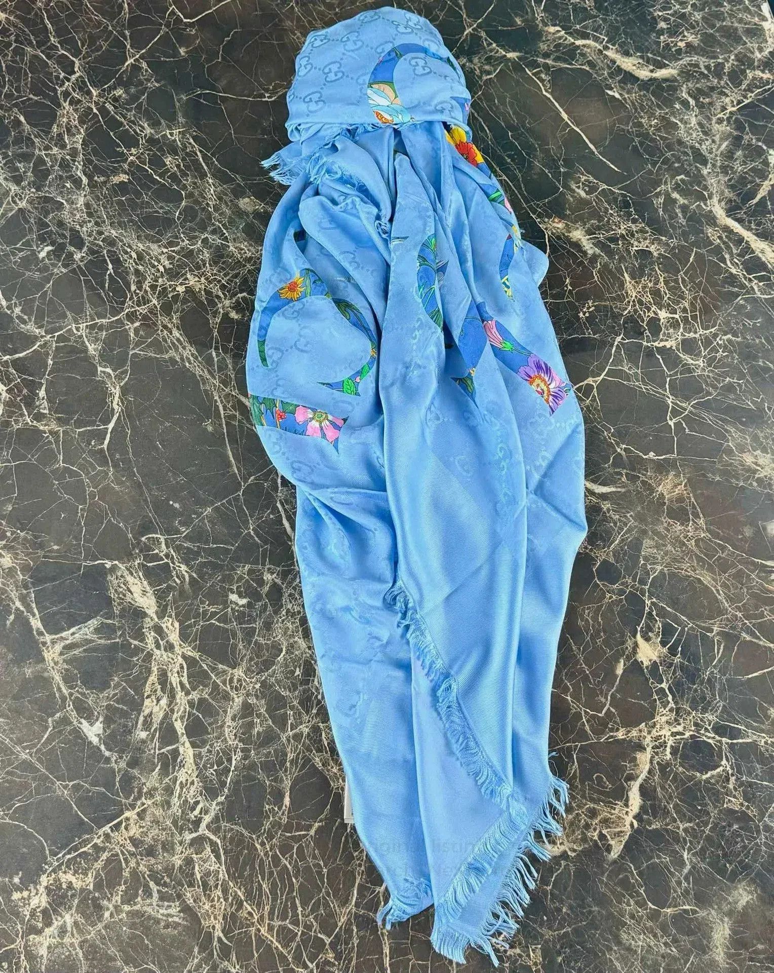 Gucci Gucci Floral Logo Silk Scarf 140x140. Size ONE SIZE - 4 Thumbnail