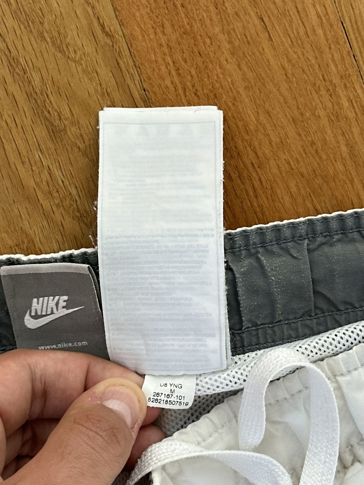 Nike Vintage Nike Shorts White Men M Size Fit Logo Size US 33 - 13 Thumbnail