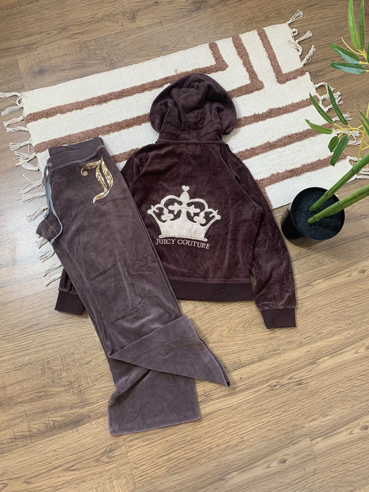 VELOUR VINTAGE JUICY COUTURE BROWN 2000s style SUITS