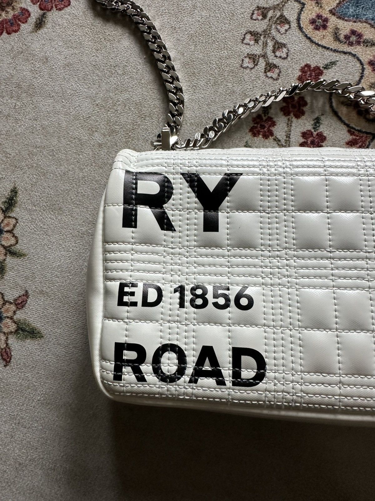 Burberry BURBERRY Horseferry Print Smalla Lola Quilted Chain Bag Size ONE SIZE - 18 Thumbnail