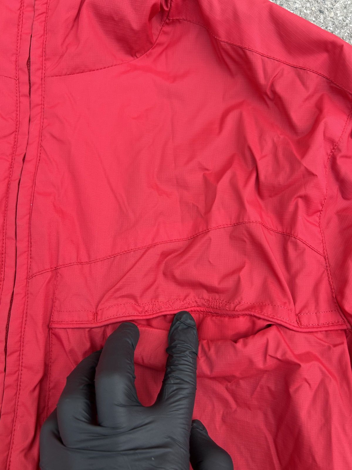 Oakley Oakley Vintage red Hooded Windbreaker Jacket with big Logo Size US S / EU 44-46 / 1 - 4 Thumbnail