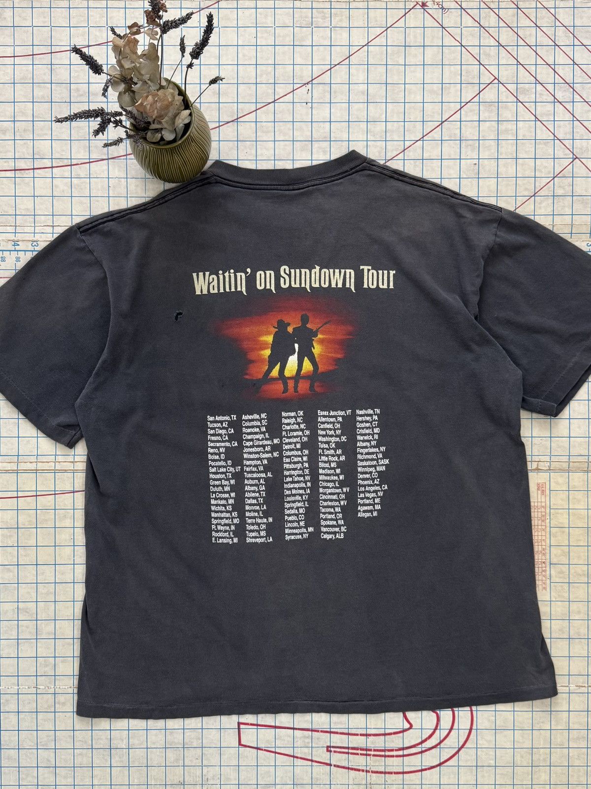 Band Tees × Vintage Vintage Brooks & Dunn Faded Black Waiting On Sundown Tour Te Size US XXL / EU 58 / 5 - 13 Thumbnail