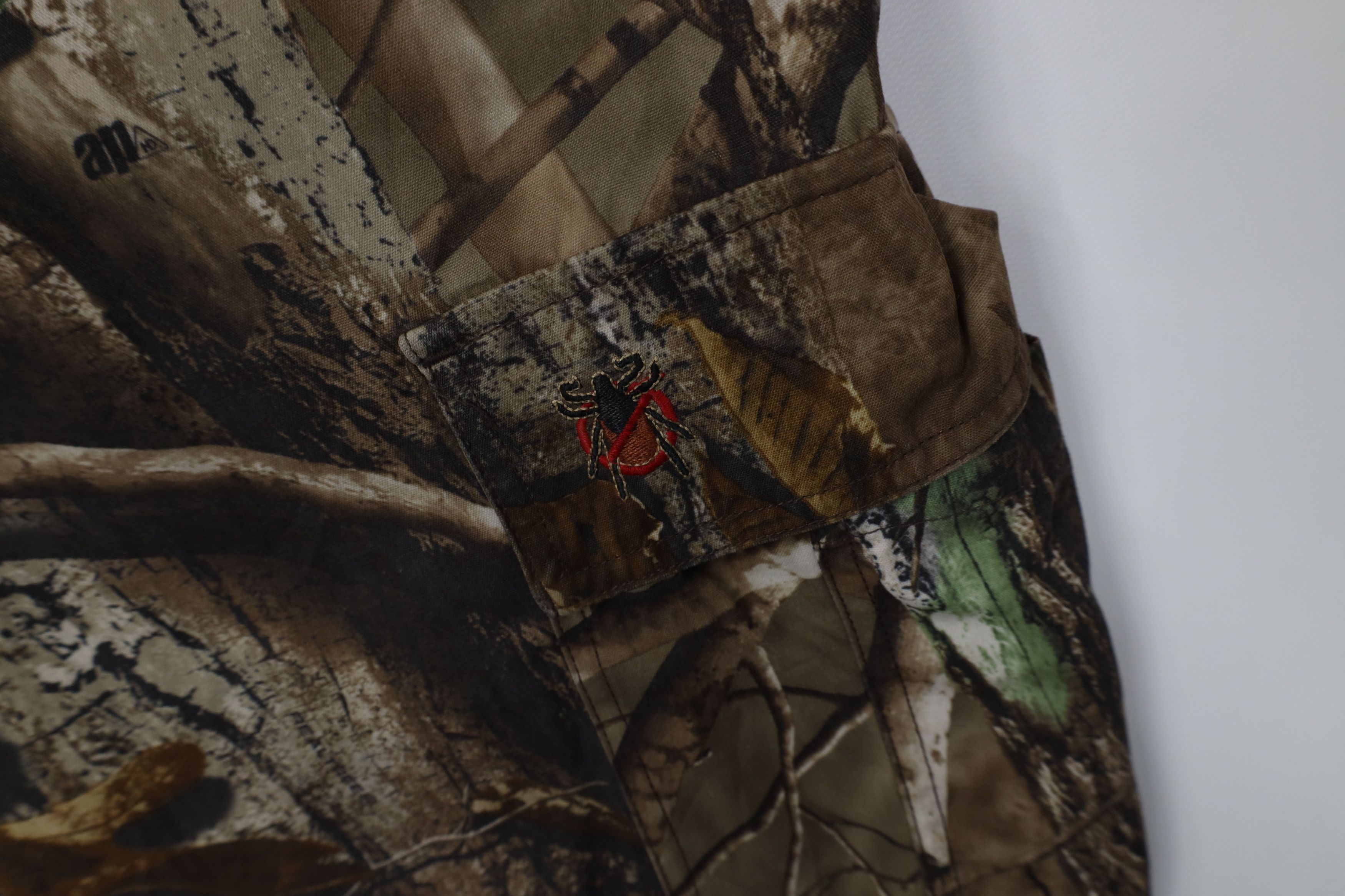 Vintage Vintage Streetwear Shield Camouflage Wide Leg Cargo Pants Size US 36 / EU 52 - 6 Thumbnail