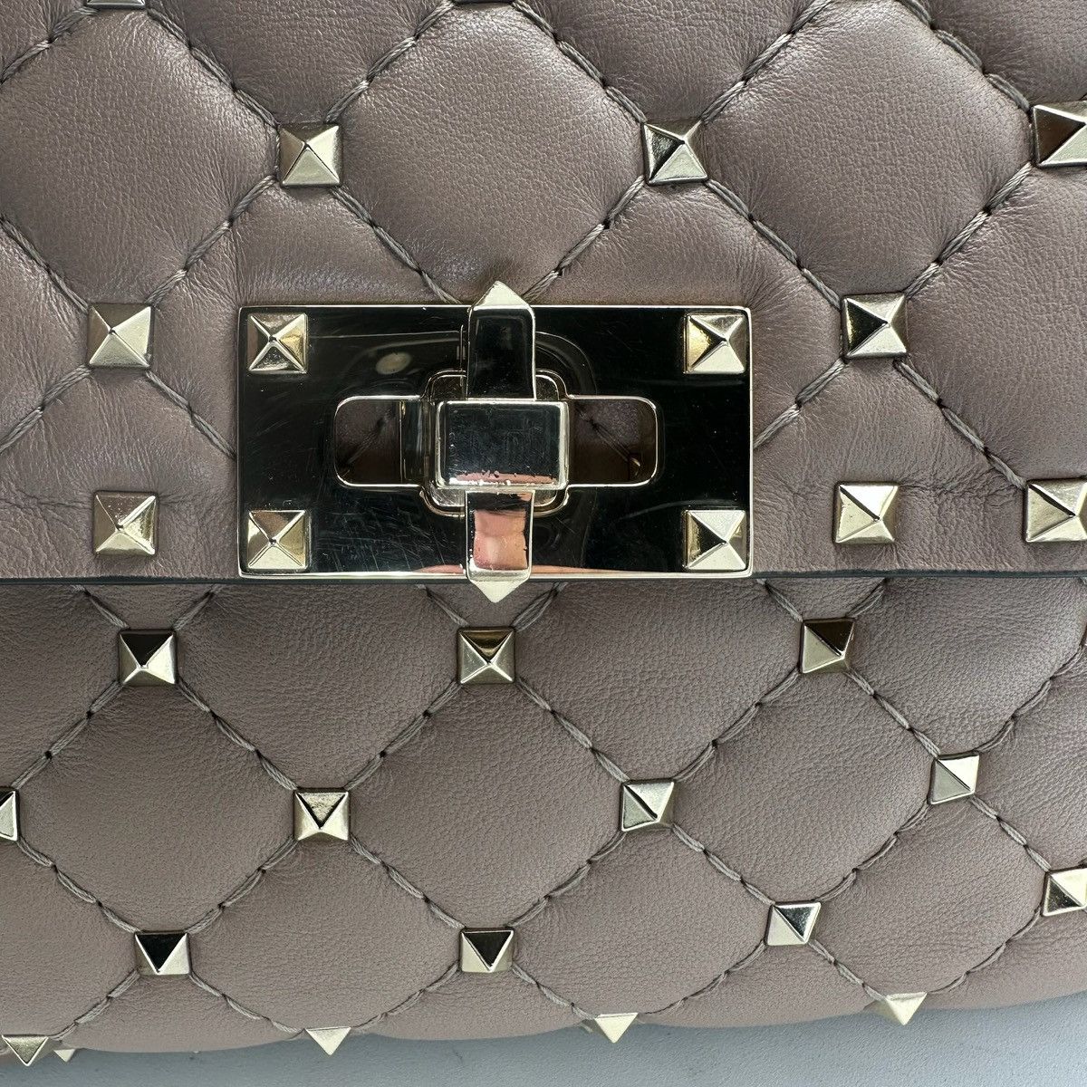 Valentino Valentino Garavani Rockstud Spike Bag in Beige Leather Size ONE SIZE - 7 Thumbnail