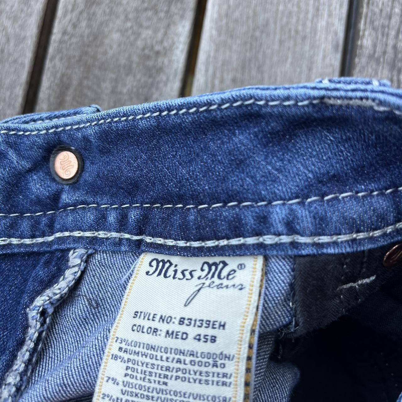 Miss Me Women’s Miss Me Mid-Rise Shorts with Silver Sequin Detailing Size 29" - 4 Thumbnail