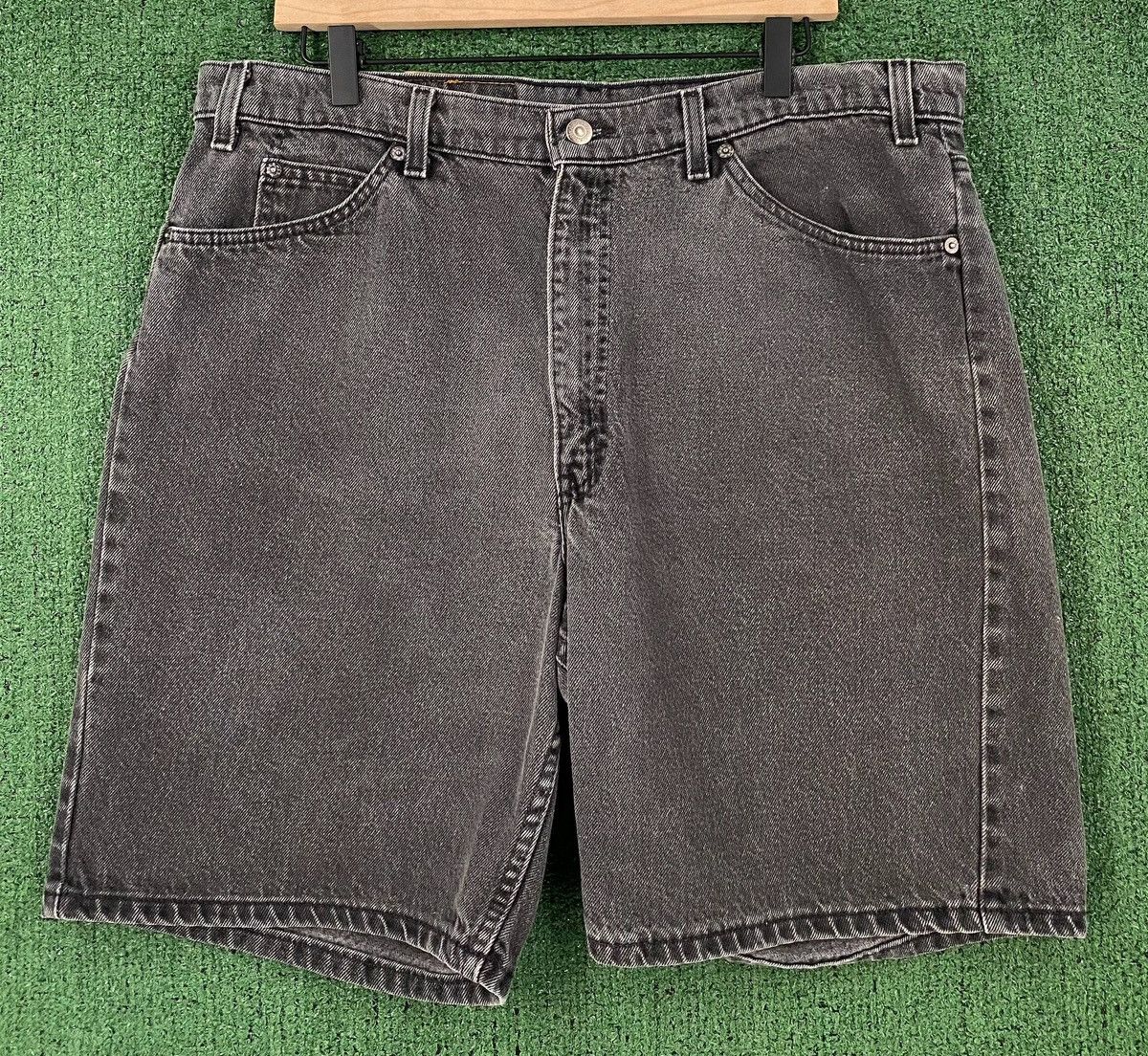 Levi's 90’s Levi’s 550 Orange Tab Relaxed Fit Black Jean Shorts 37 Size US 37 - 1 Thumbnail