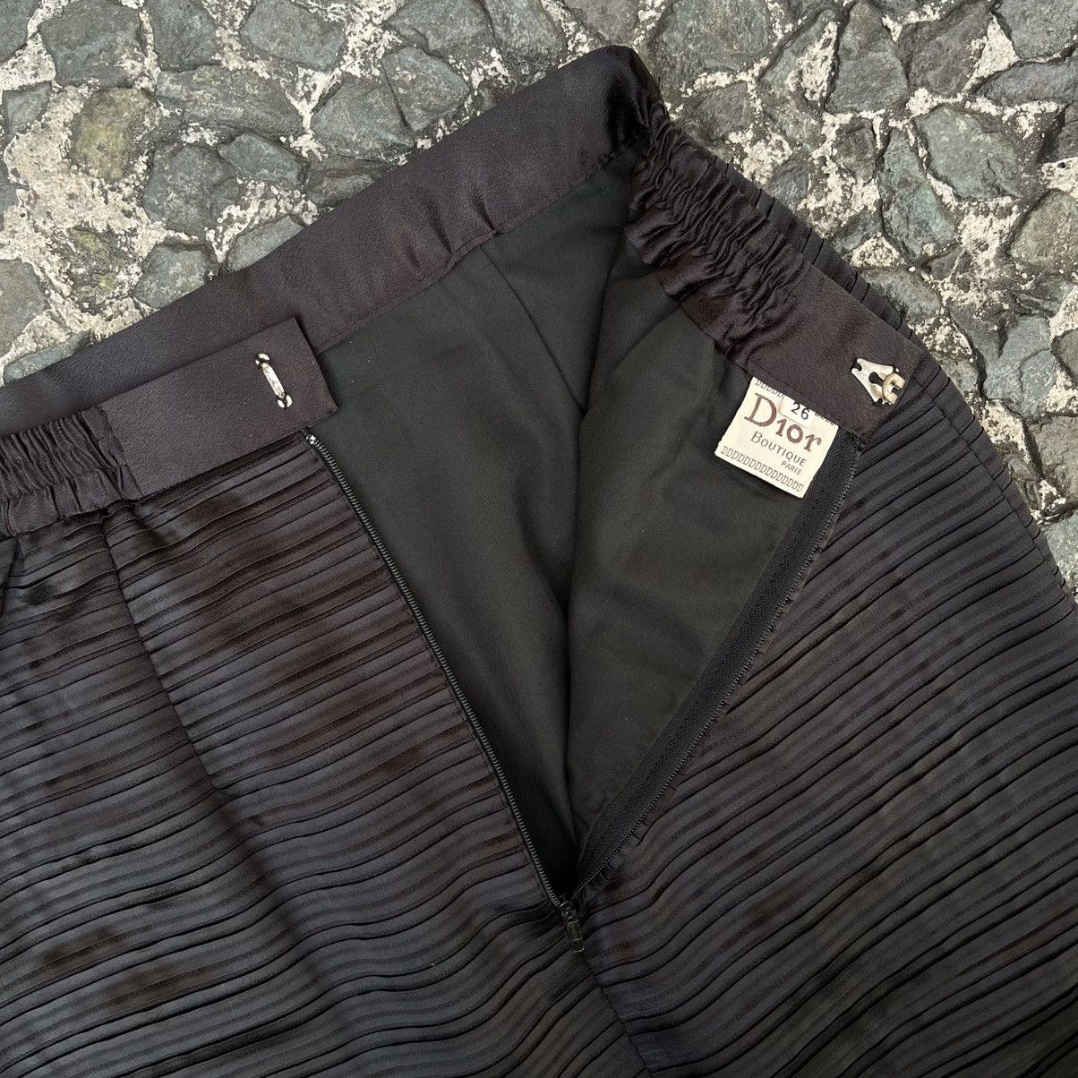 Dior Christian Dior Boutique Pleated Pencil Skirt Size 26" / US 2 / IT 38 - 16 Thumbnail