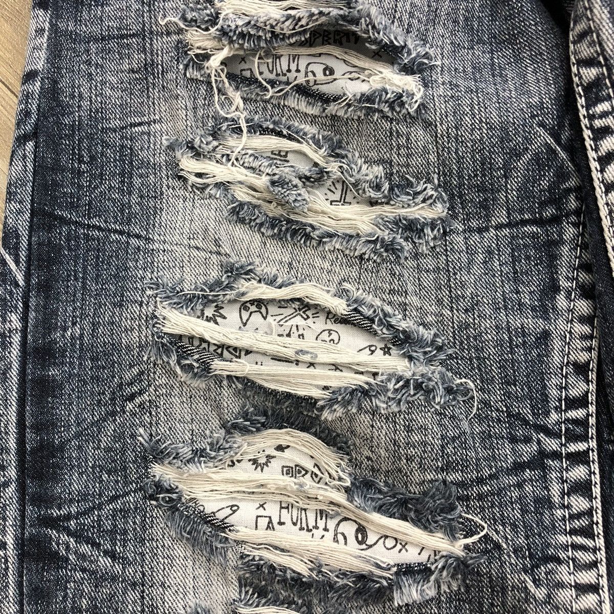 If Six Was Nine × Japanese Brand × Le Grande Bleu (L.G.B.) Crazy🔥 Y2K Original Jeans Distressed Faded Acid Wash Jeans Size US 28 / EU 44 - 19 Thumbnail