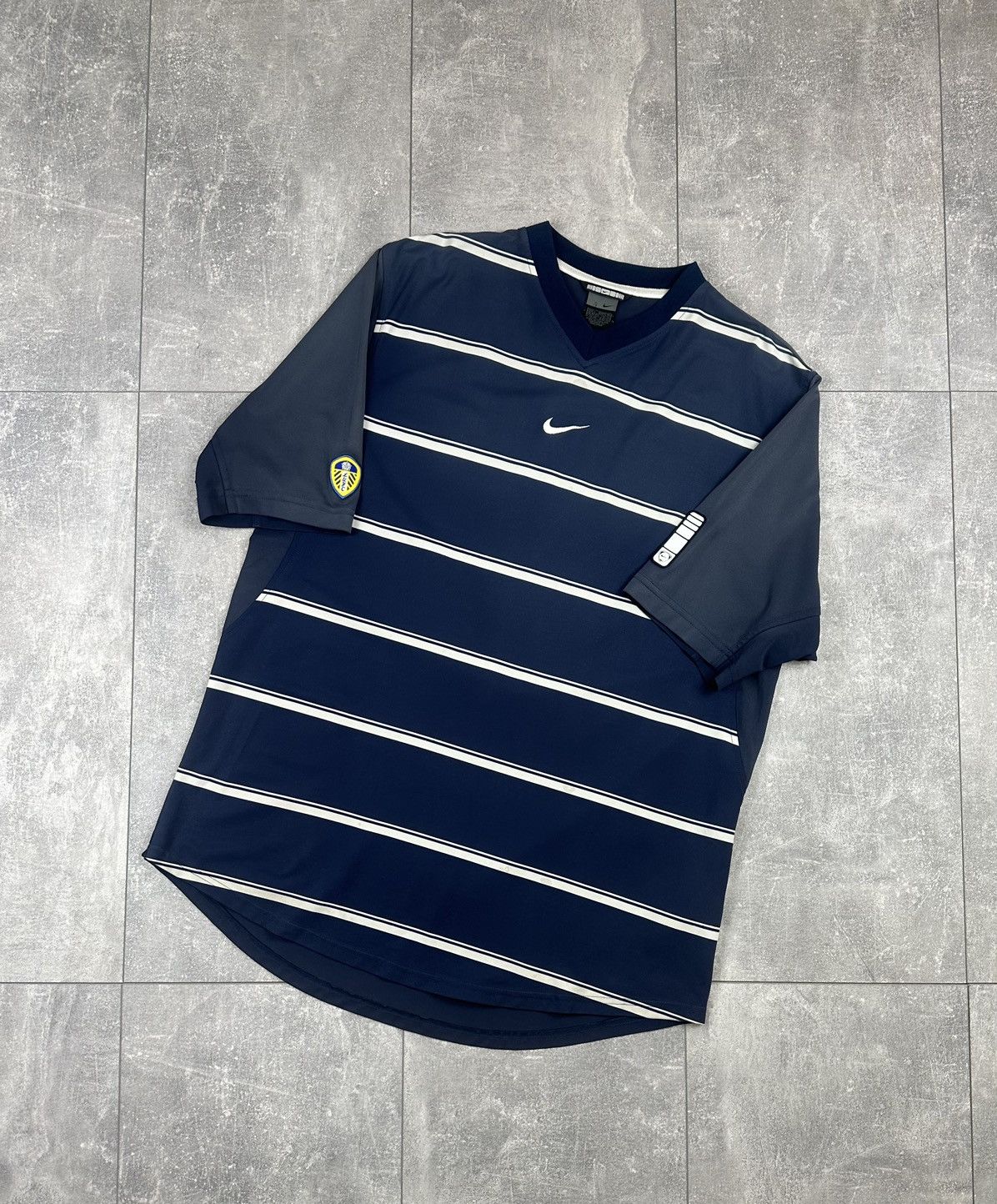 Nike Nike Leeds United Training Football Soccer Jersey 2002/03 Size US L / EU 52-54 / 3 - 3 Thumbnail