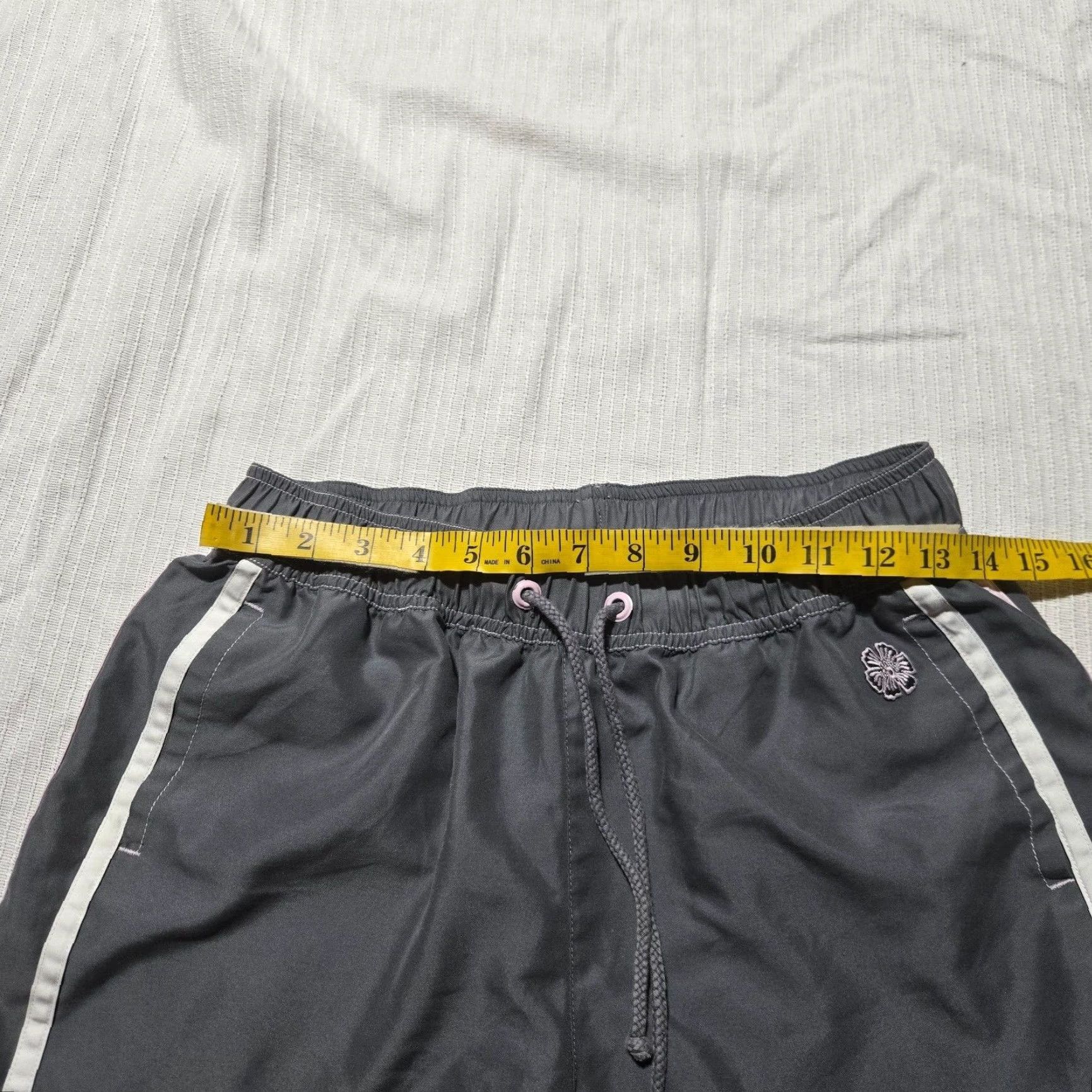 Vintage Fu-Da Gray Swim Trunks Shorts Men’s M Medium Adult Bermuda Beach Quick Dry Pockets Drawstring Polyester White Size US 31 - 3 Thumbnail