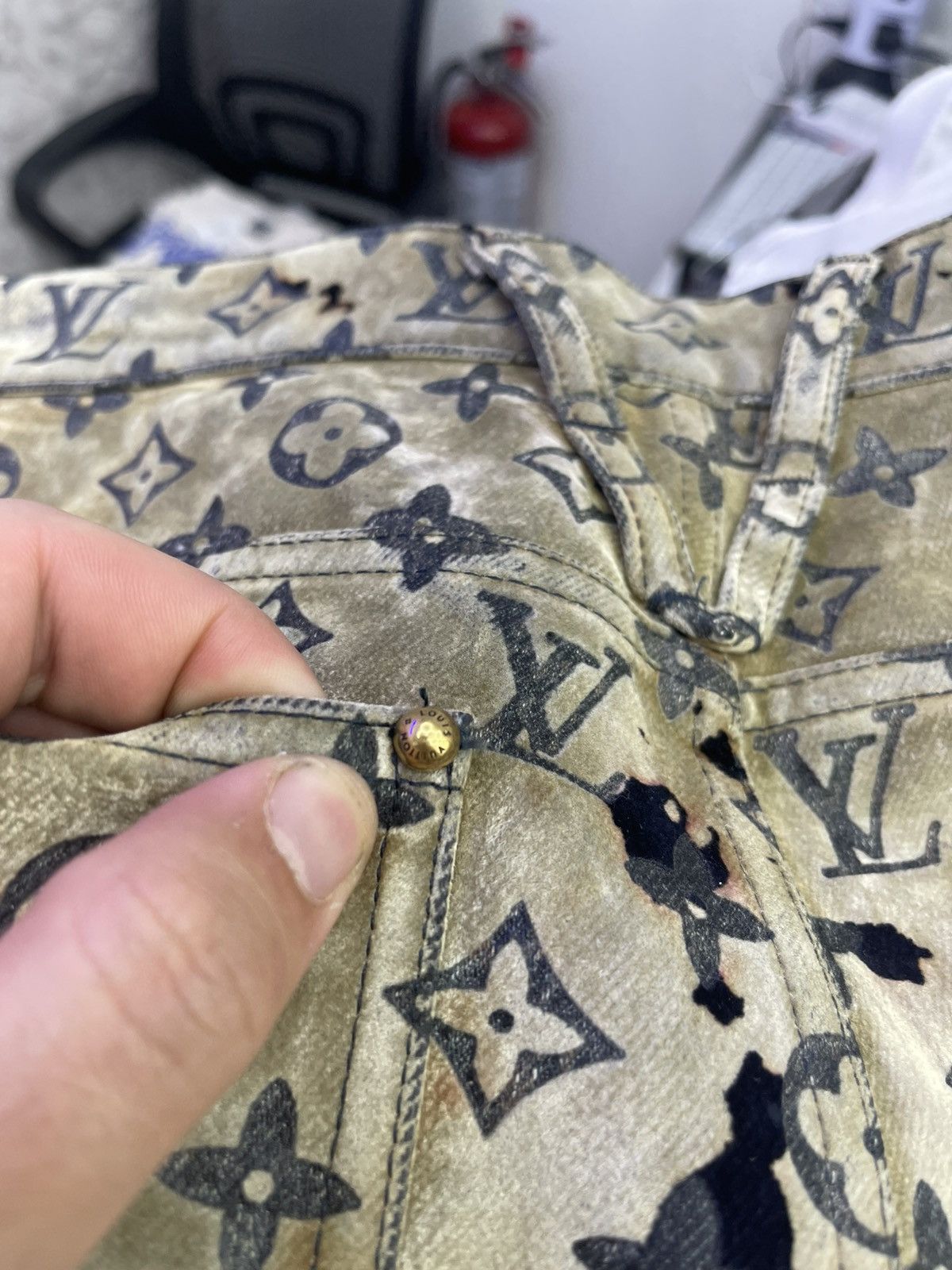Louis Vuitton Louis Vuitton pants all over logo navy/ beige Size US 34 / EU 50 - 3 Thumbnail