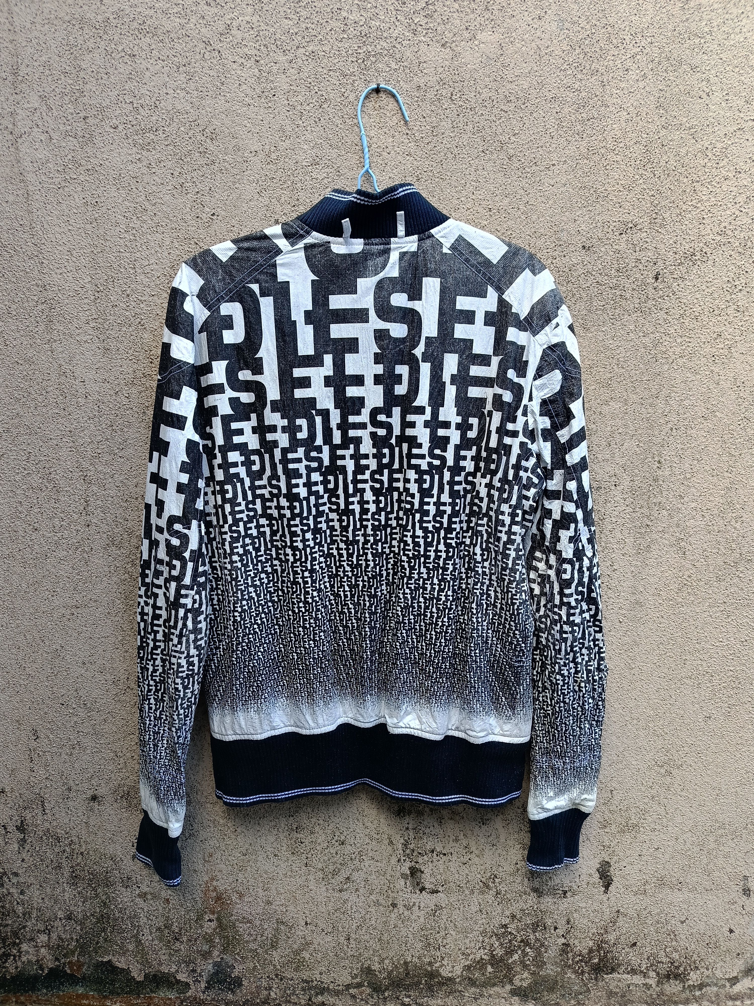 Diesel DIESEL MONOGRAM SPELLOUT BOMBER JACKET NYLON Size US S / EU 44-46 / 1 - 3 Thumbnail