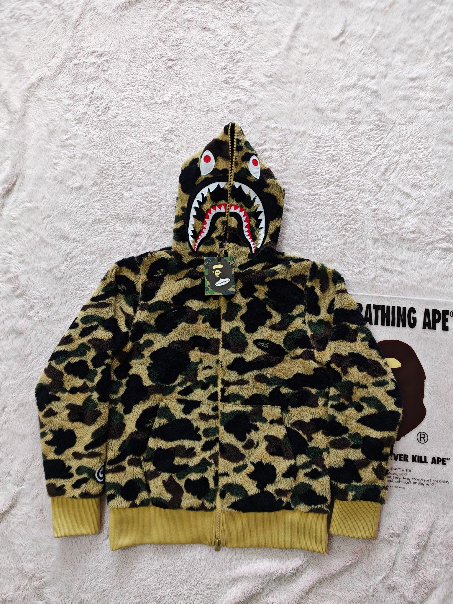 Bape A Bathing Ape Camo Shark Hoodie Size M Size US M / EU 48-50 / 2 - 1 Thumbnail