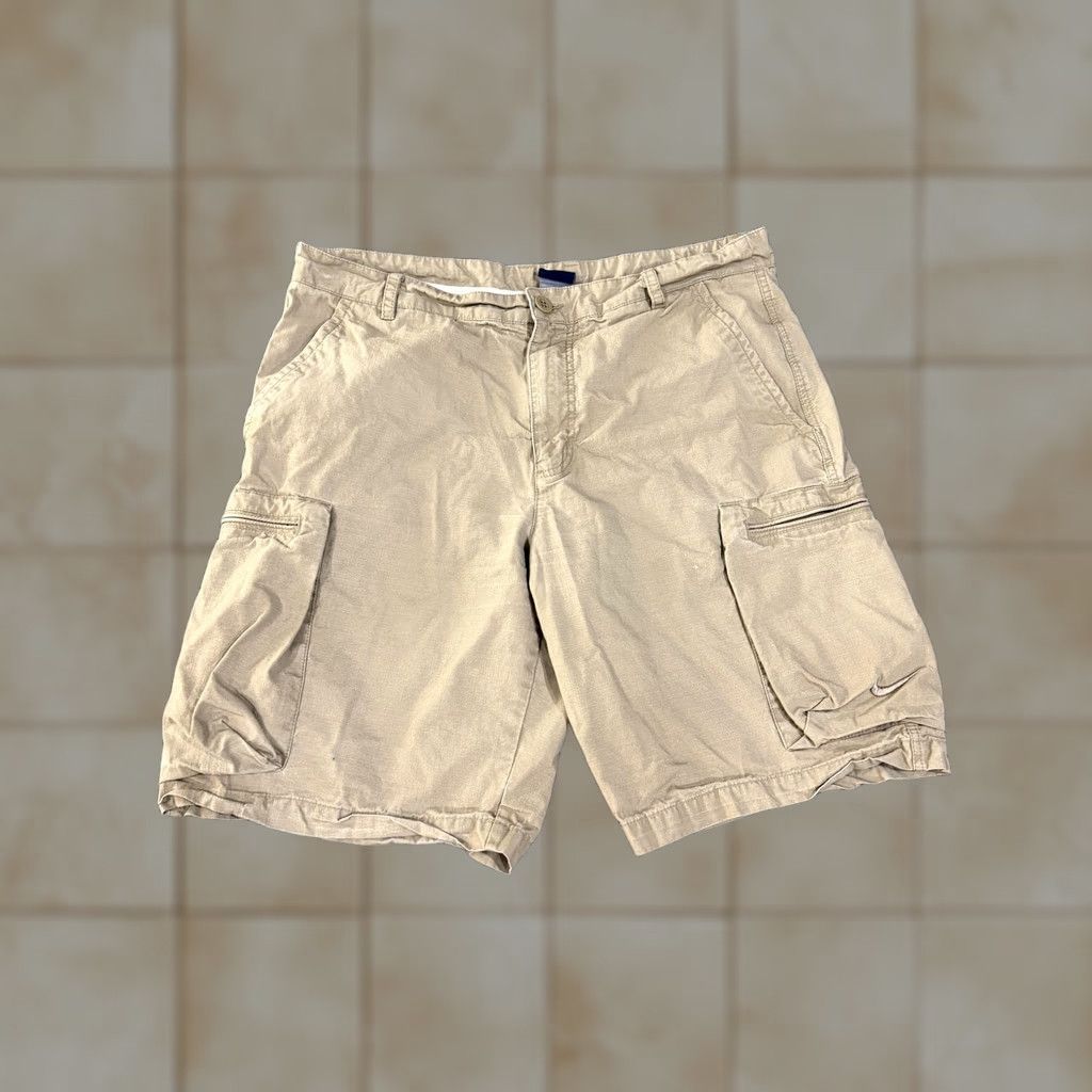 Nike Nike Cargo Shorts Mens 36 Beige Cotton Canvas Relaxed Fit Pockets Casual Size US 36 / EU 52 - 1 Thumbnail