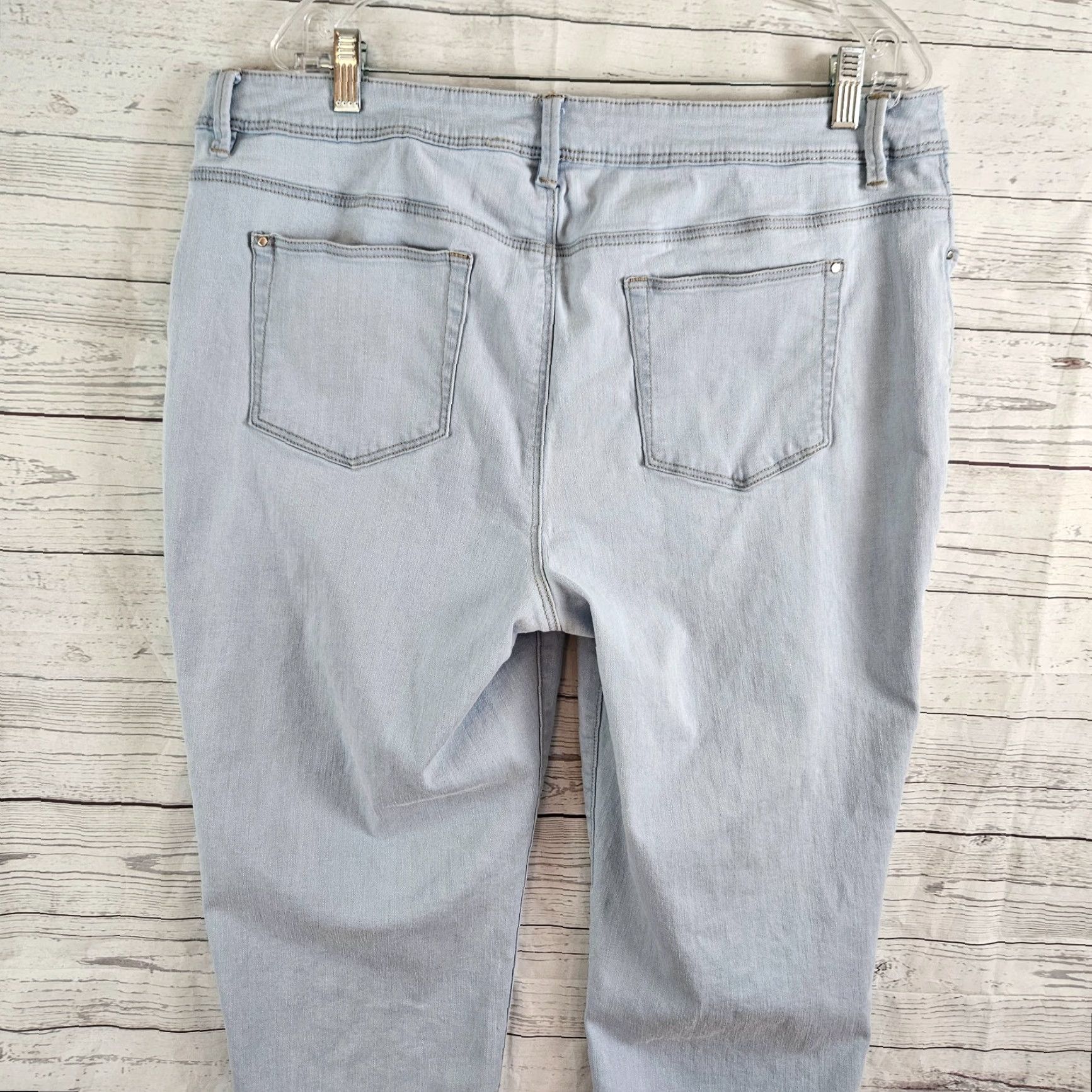 Vintage Chicos Womens Perfect Stretch Crop Jeans Sz 16 Blue Light Wash High Rise Size 38" / US 16 / IT 52 - 4 Thumbnail