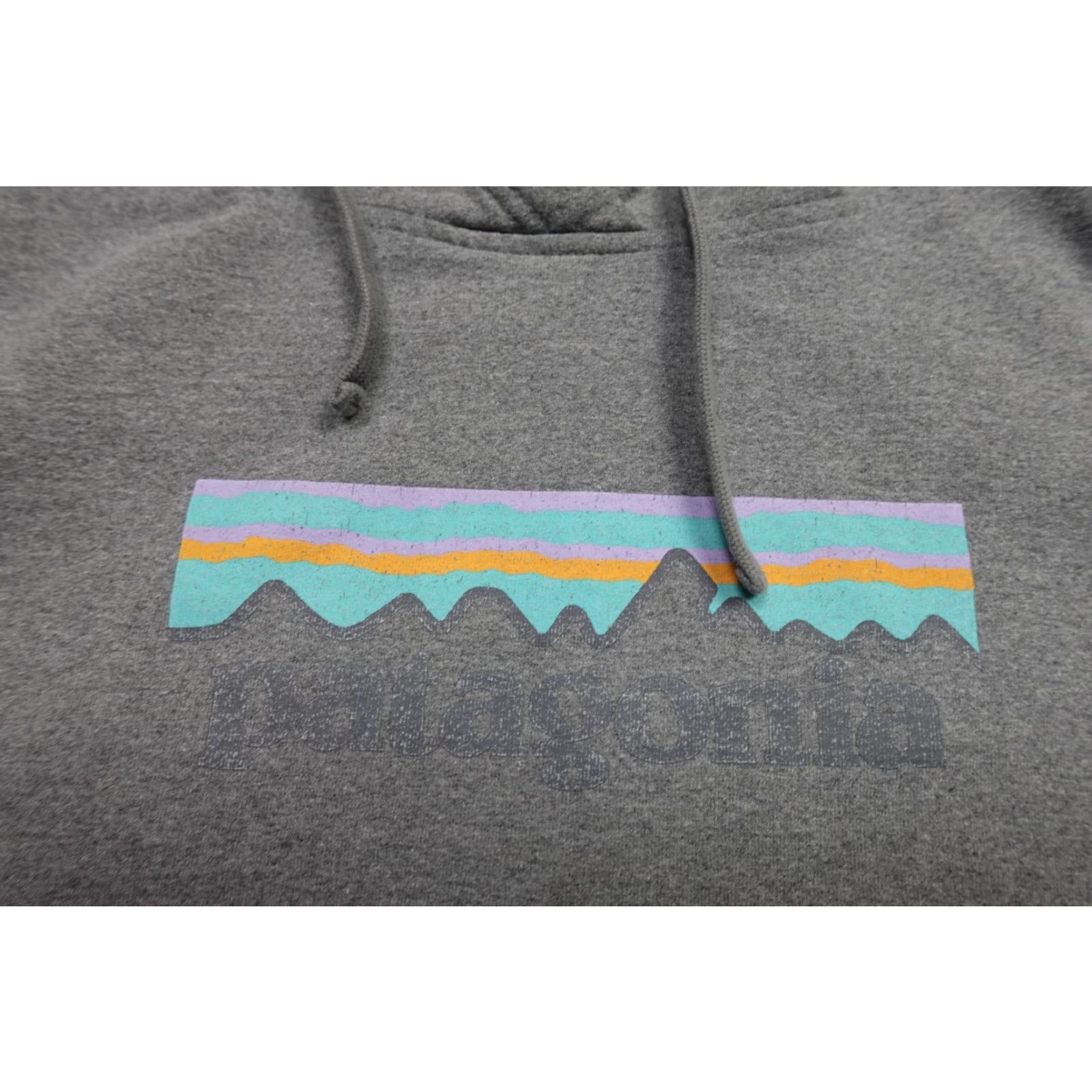 Patagonia Patagonia Sweatshirt Womens Medium Gray Logo Hooded Pullover Zip Fleece Size M / US 6-8 / IT 42-44 - 2 Thumbnail