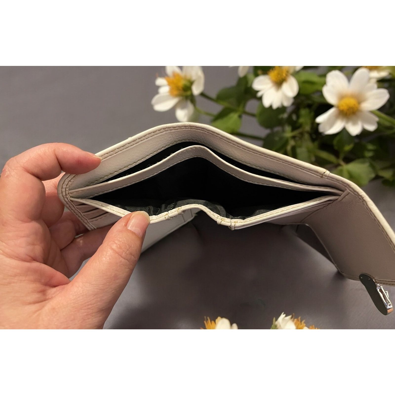 Unknown London Beige Small Leather or Faux Leather Wallet Woman's Billfold Size ONE SIZE - 5 Thumbnail