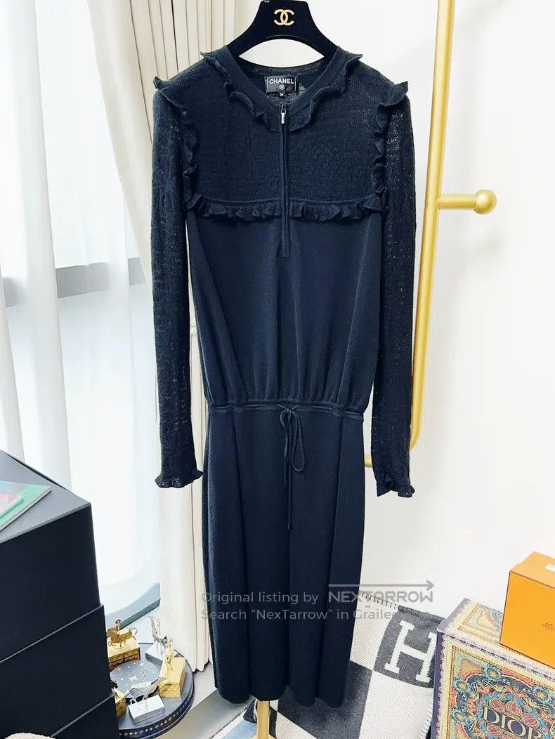 Chanel Chanel Black lotus leaf petal long-sleeved knitted dress Size XXS / US 00 / IT 34 - 1 Thumbnail