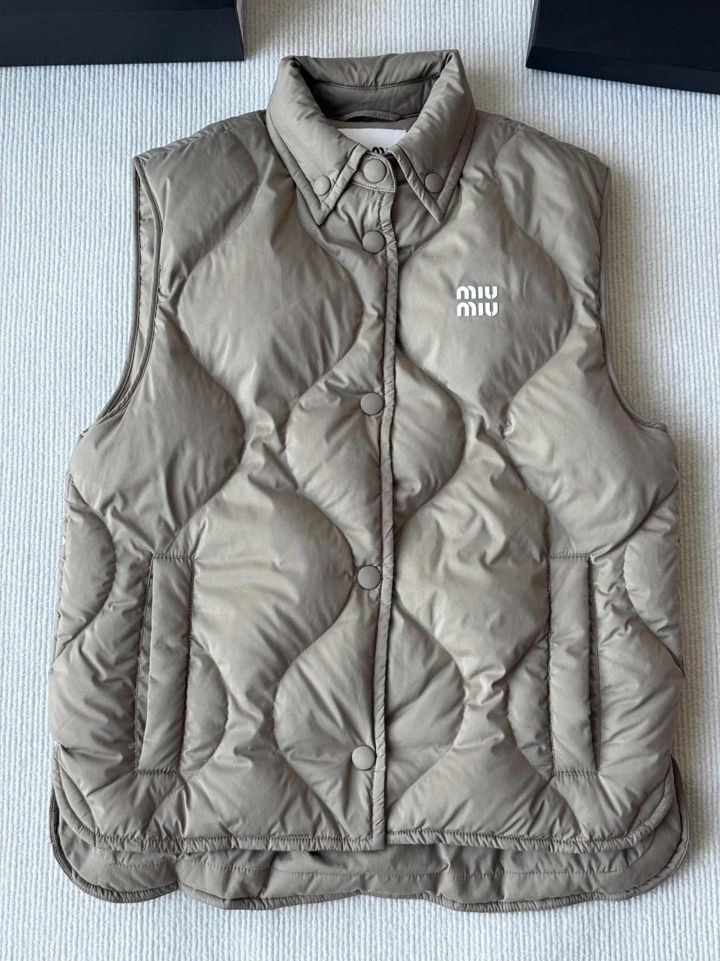 Miu Miu MIU MIU 25ss down vest 38 Like new Size S / US 4 / IT 40 - 2 Thumbnail