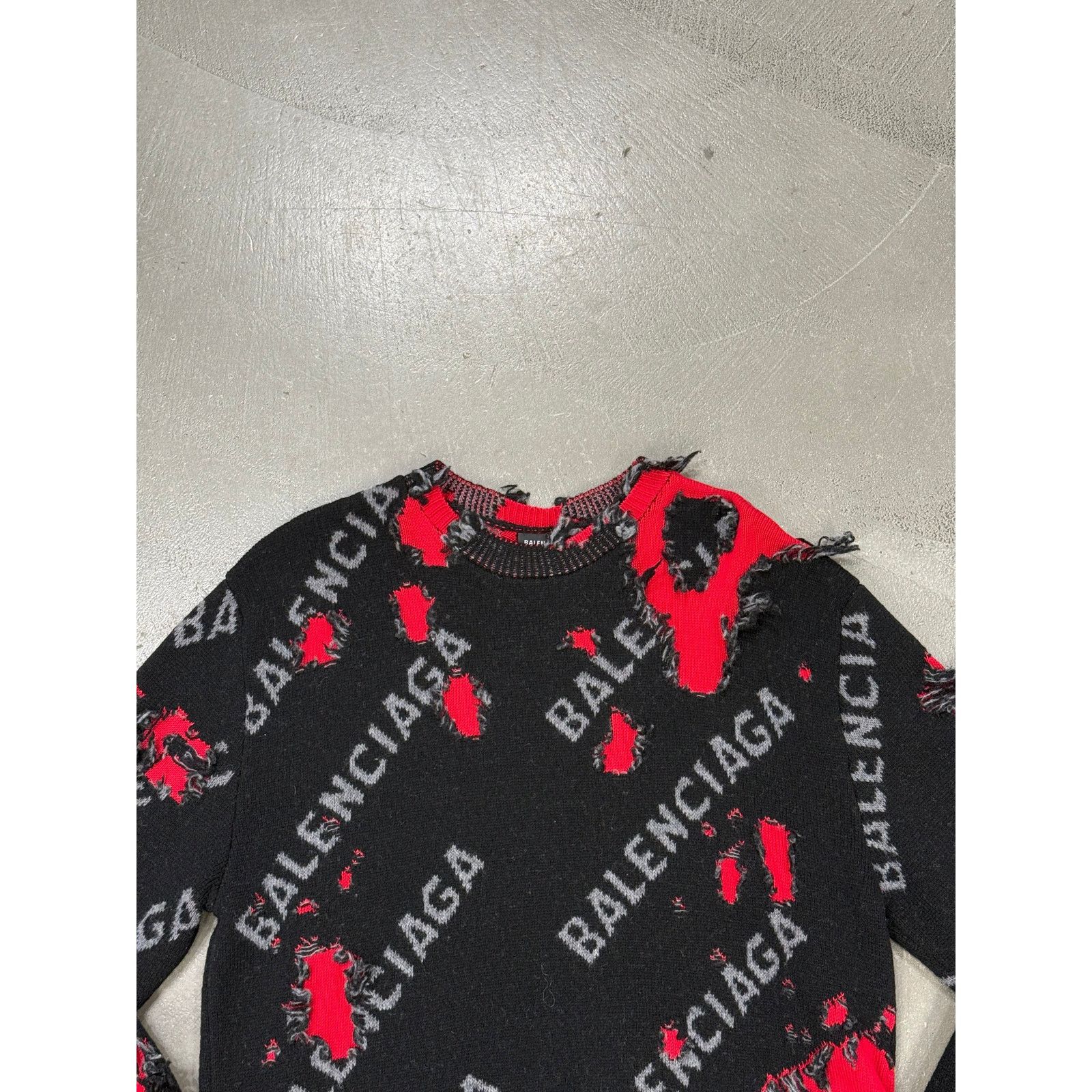 Balenciaga 2021 Balenciaga destroyed logo knit Size US S / EU 44-46 / 1 - 3 Thumbnail