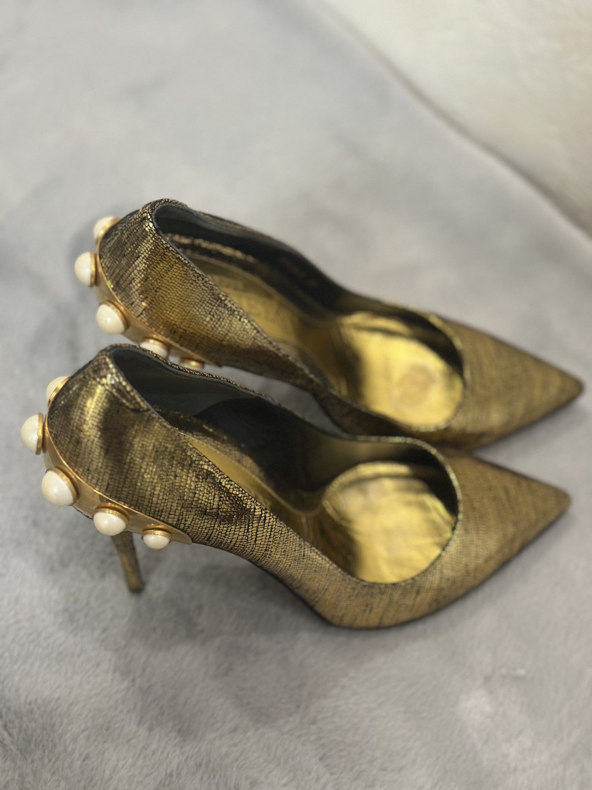 Alexander McQueen Alexander McQueen Gold Textured Pearl-Heel Pumps – Size 38 Size US 8 / IT 38 - 10 Thumbnail
