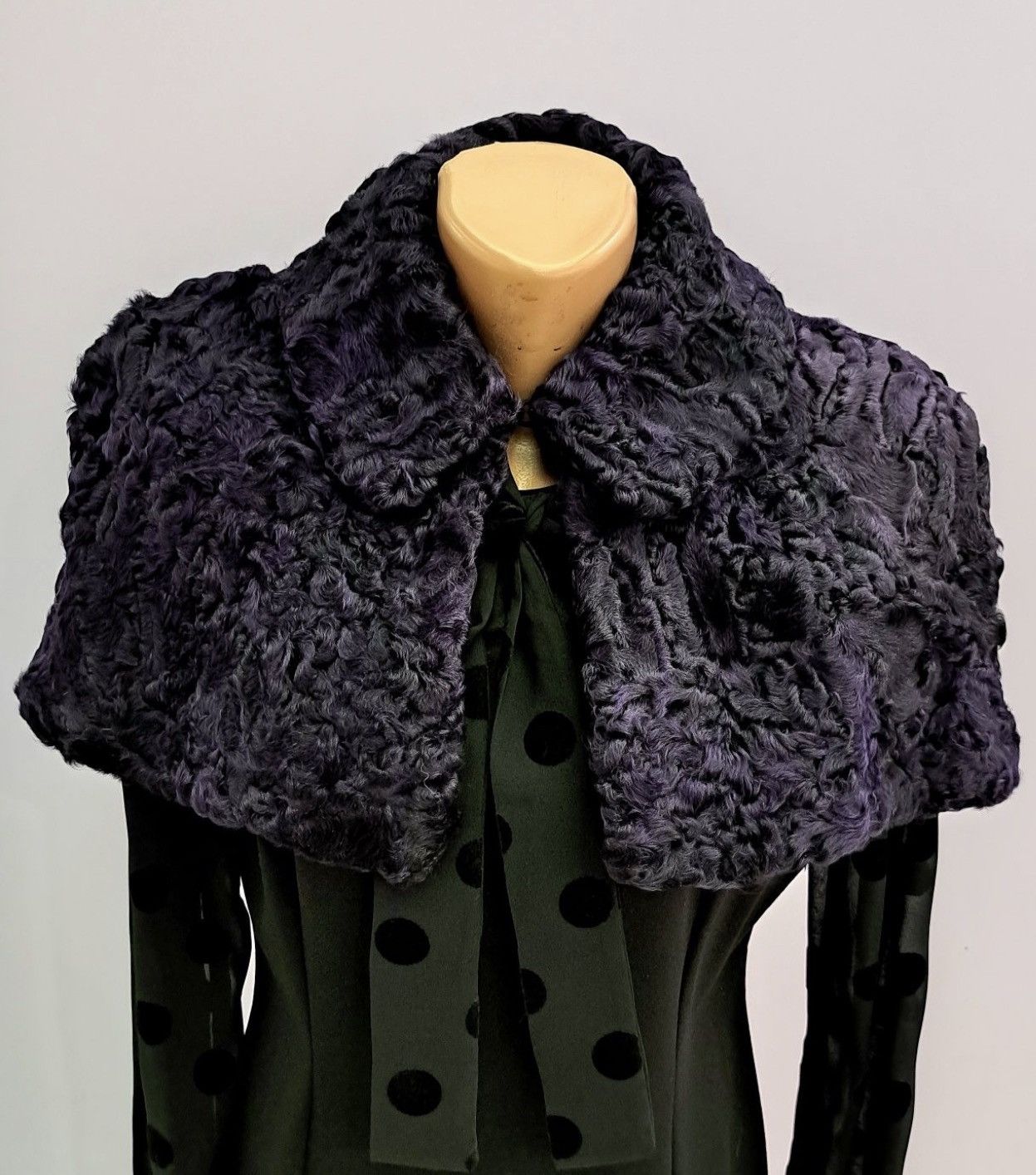 Prada PRADA Purple Fur Bolero Jacket Vintage runway sheepskin Size M / US 6-8 / IT 42-44 - 2 Thumbnail