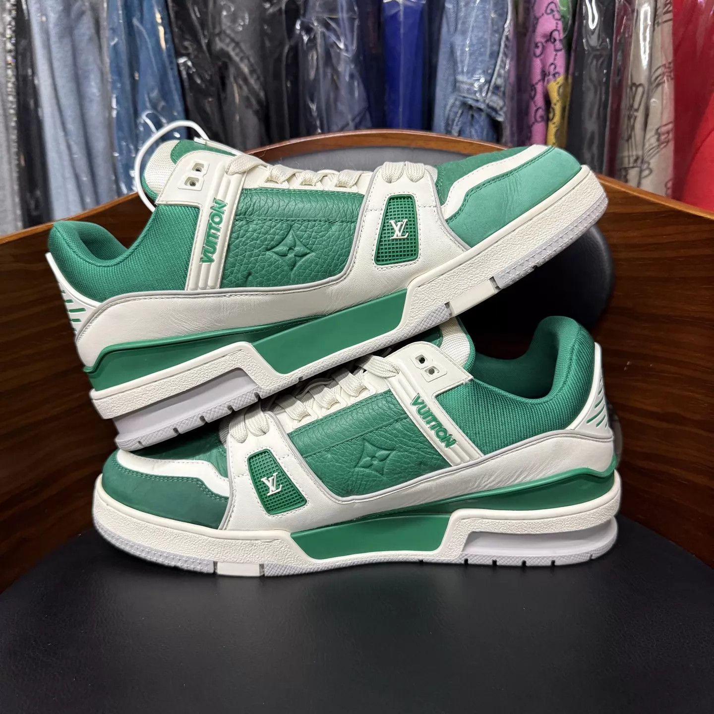 Louis Vuitton Louis Vuitton Trainer New White Green Embossed 8.5/42.5 Size US 9.5 / EU 42-43 - 7 Thumbnail