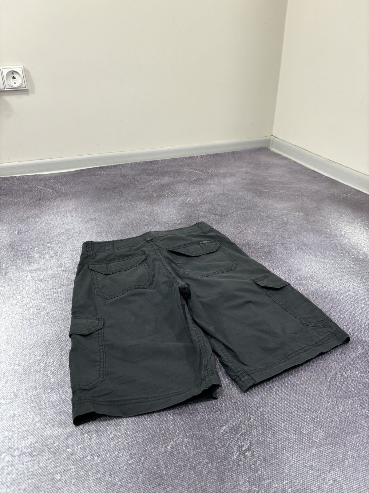 Lee × Vintage Vintage Lee Extreme Motion Black USA Hype Cargo Shorts Size US 29 - 11 Thumbnail