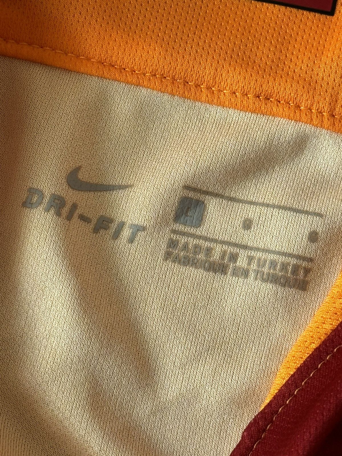 Nike 2018 2019 Galatasaray Turkey Nike Home Away Football Jersey Size US L / EU 52-54 / 3 - 7 Thumbnail