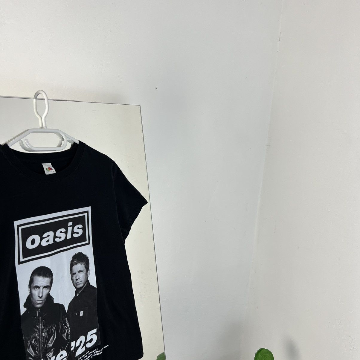 Band Tees Vintage Y2K Oasis Big Logo Rock Band T-Shirt Size US S / EU 44-46 / 1 - 2 Thumbnail